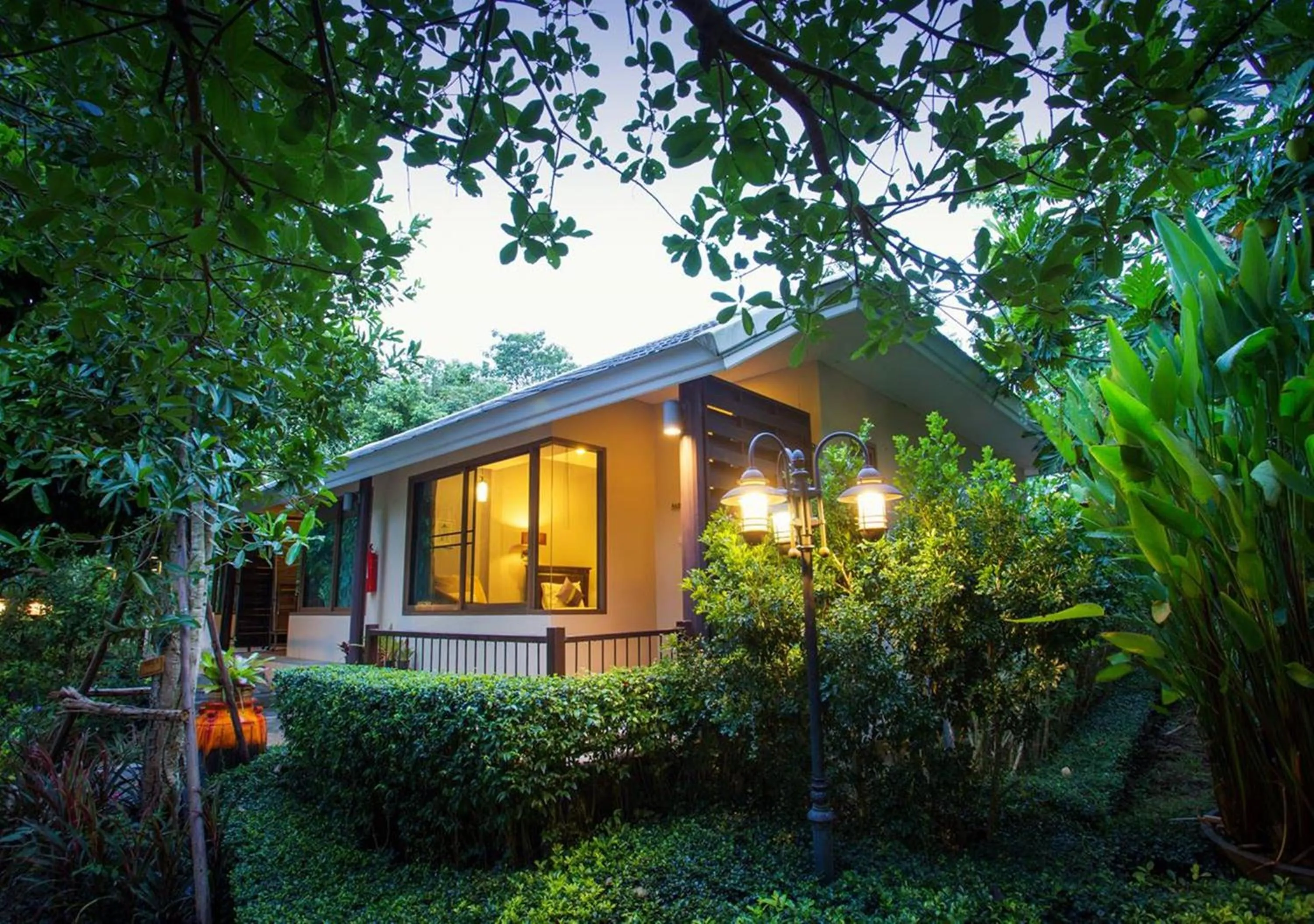 Deluxe Double or Twin Room with Garden View in Phuwanalee Resort