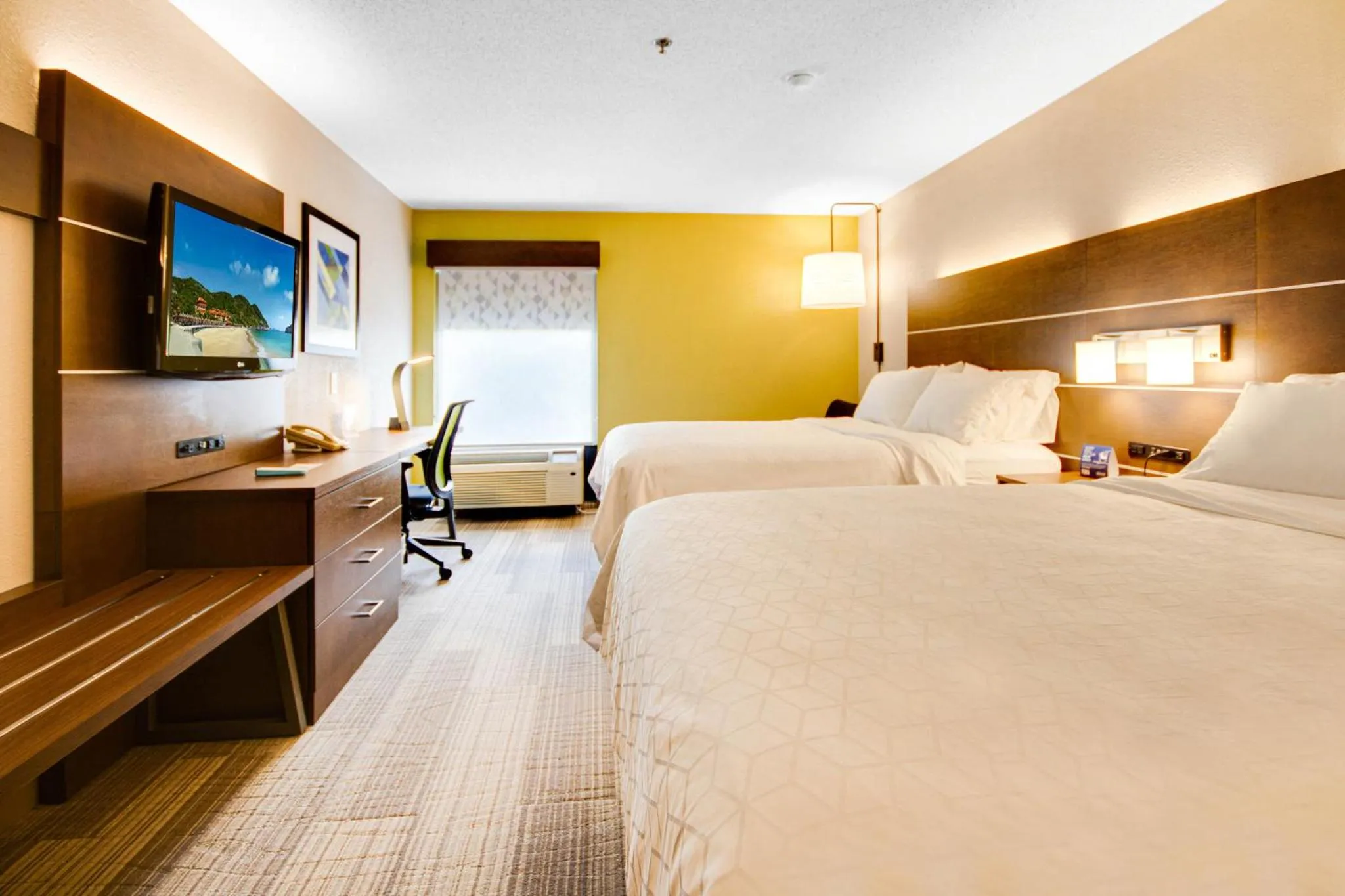 Standard Queen Room with Two Queen Beds and Mobility Accessible Tub in Holiday Inn Express Dublin by IHG