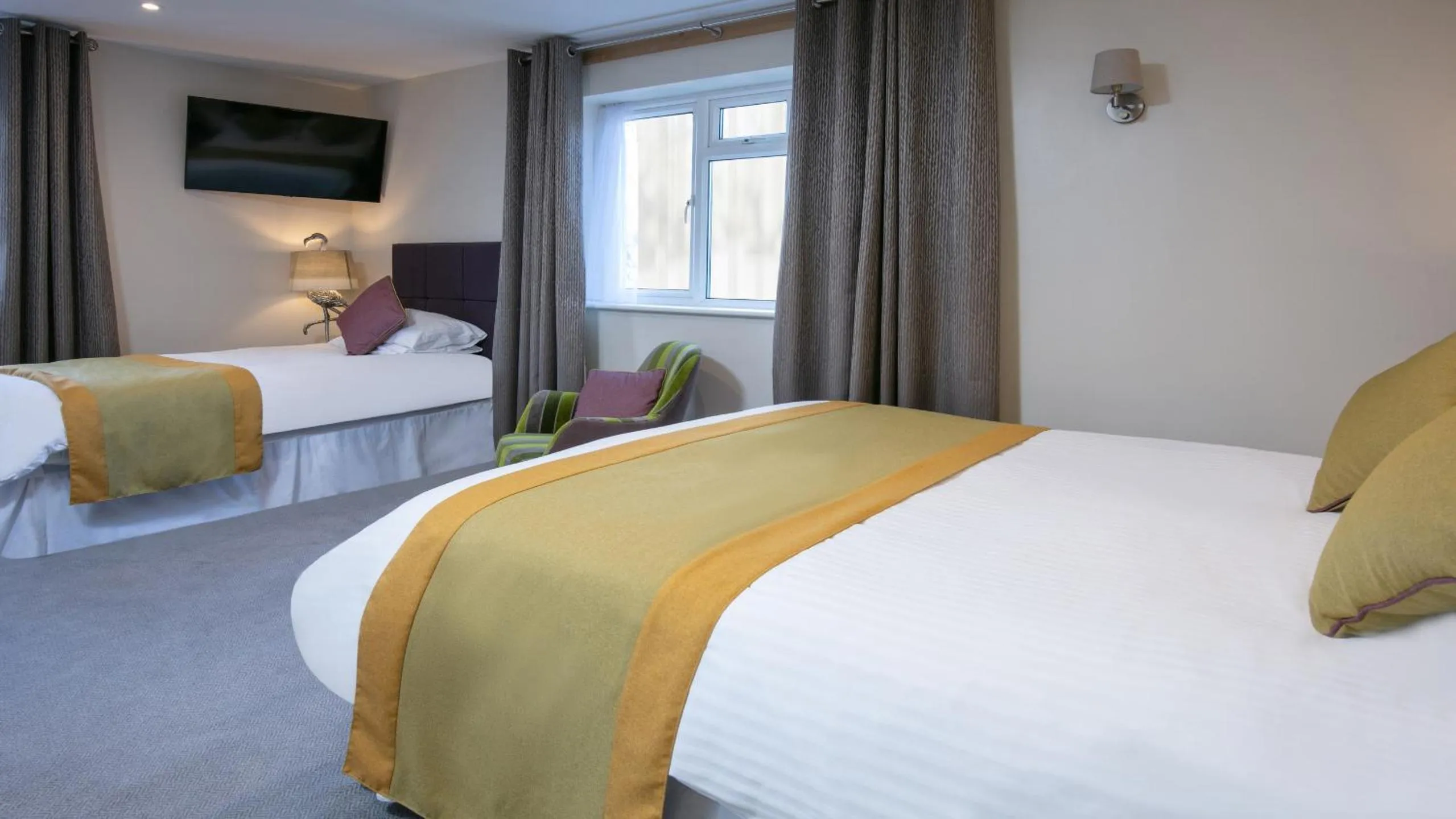 Family Room with Double and Single Beds in Best Western Compass Inn