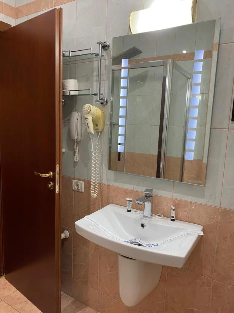 Deluxe Double Room in Samaa Hotel