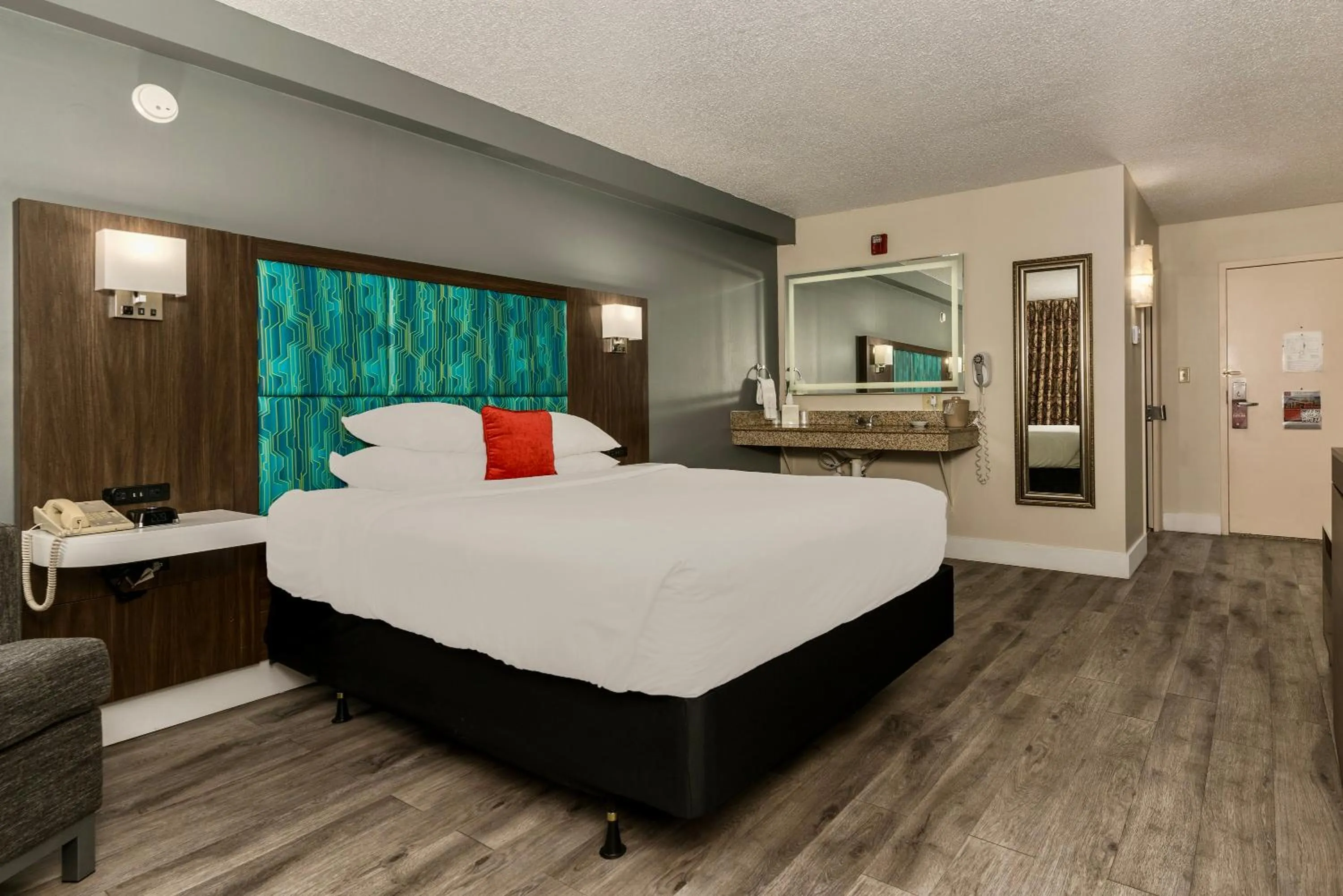 Queen Room - Disability Access in Red Lion Hotel Pocatello