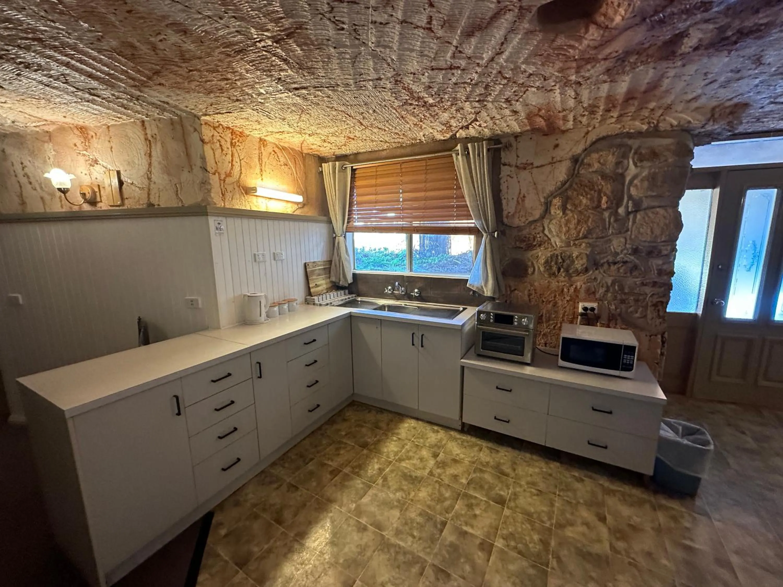 Two-Bedroom Apartment in Coober Pedy Experience Motel
