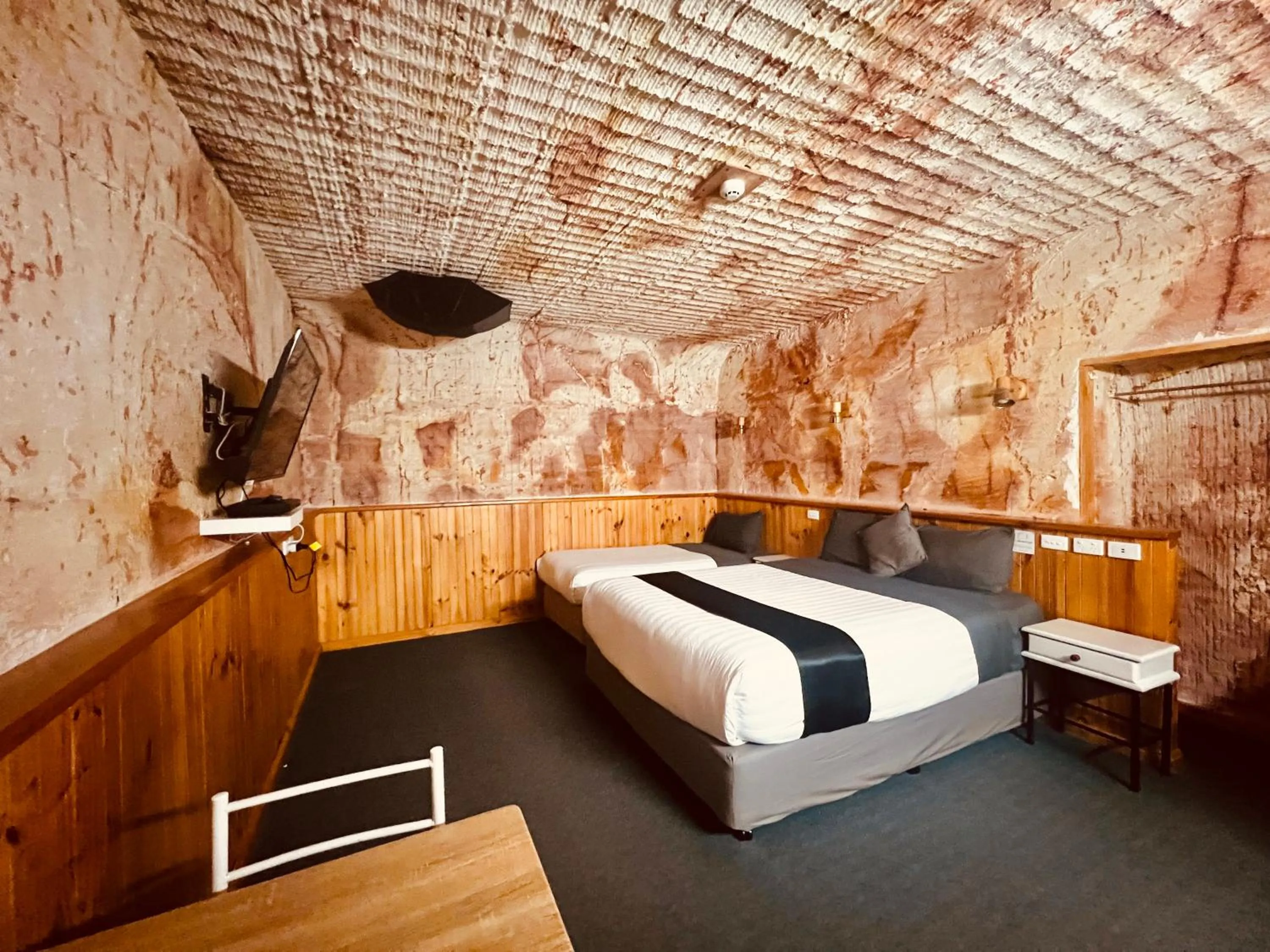 Twin Room in Coober Pedy Experience Motel
