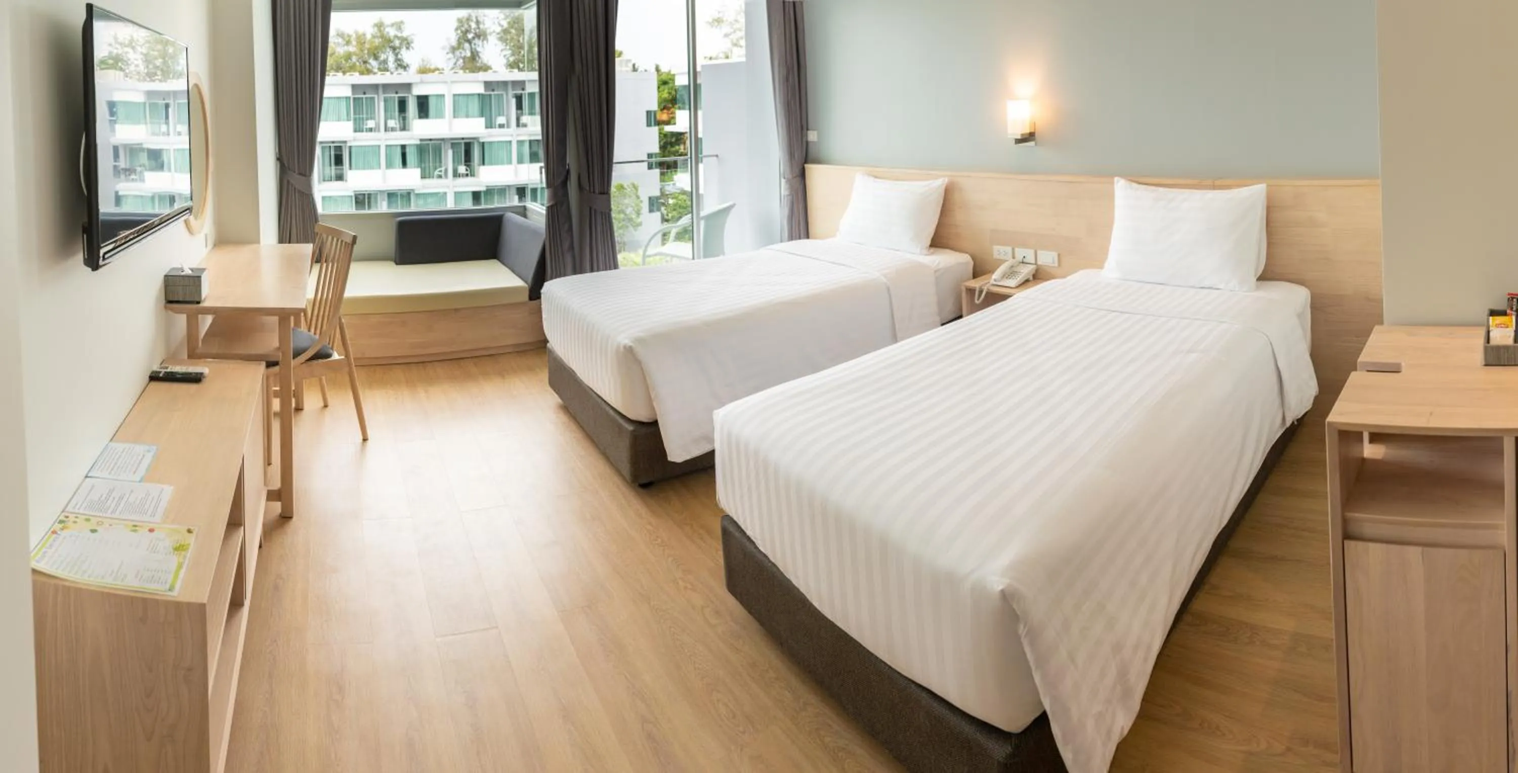 Superior Twin Room in Bay Window at Sea