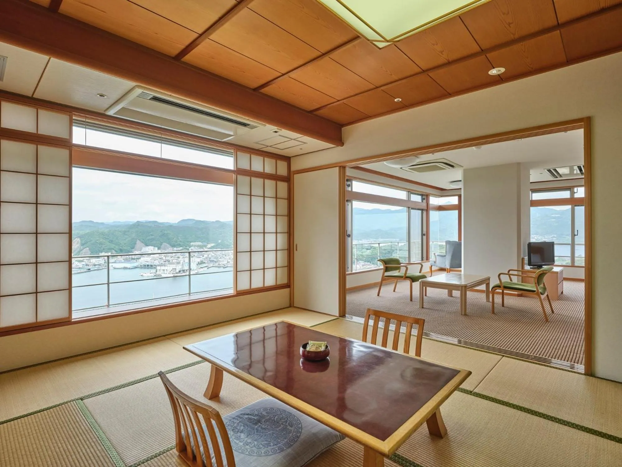 Corner Family  Room with Tatami area - Sanjokan in Hotel Urashima