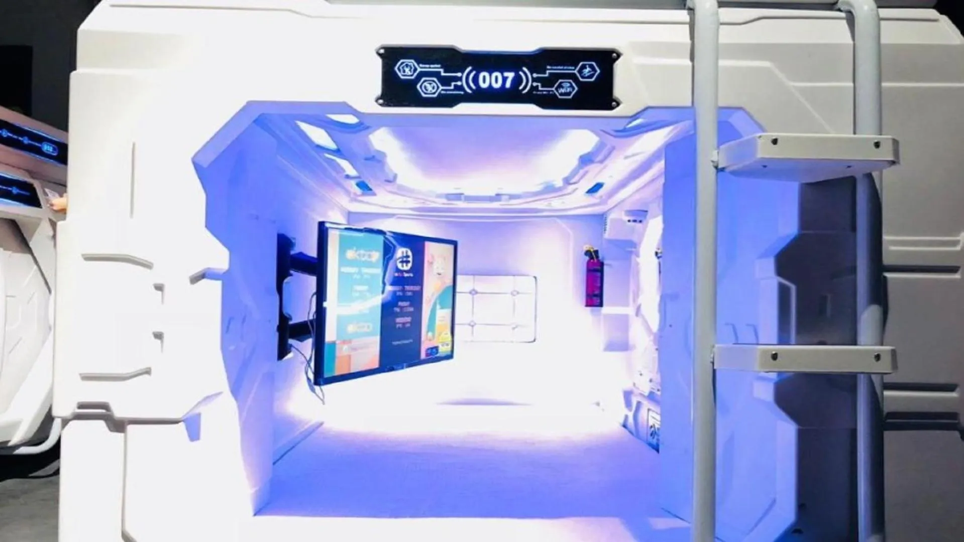 Superior Single Space Pod in MET A Space Pod at Arab Street