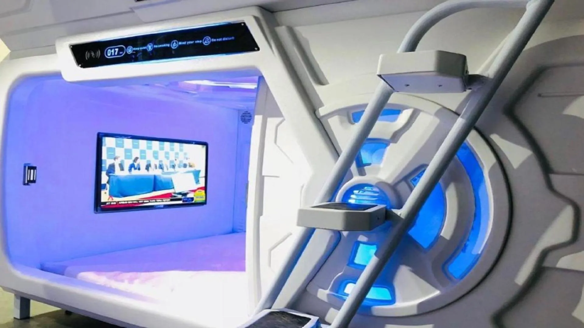 Double Space Pod in MET A Space Pod at Arab Street