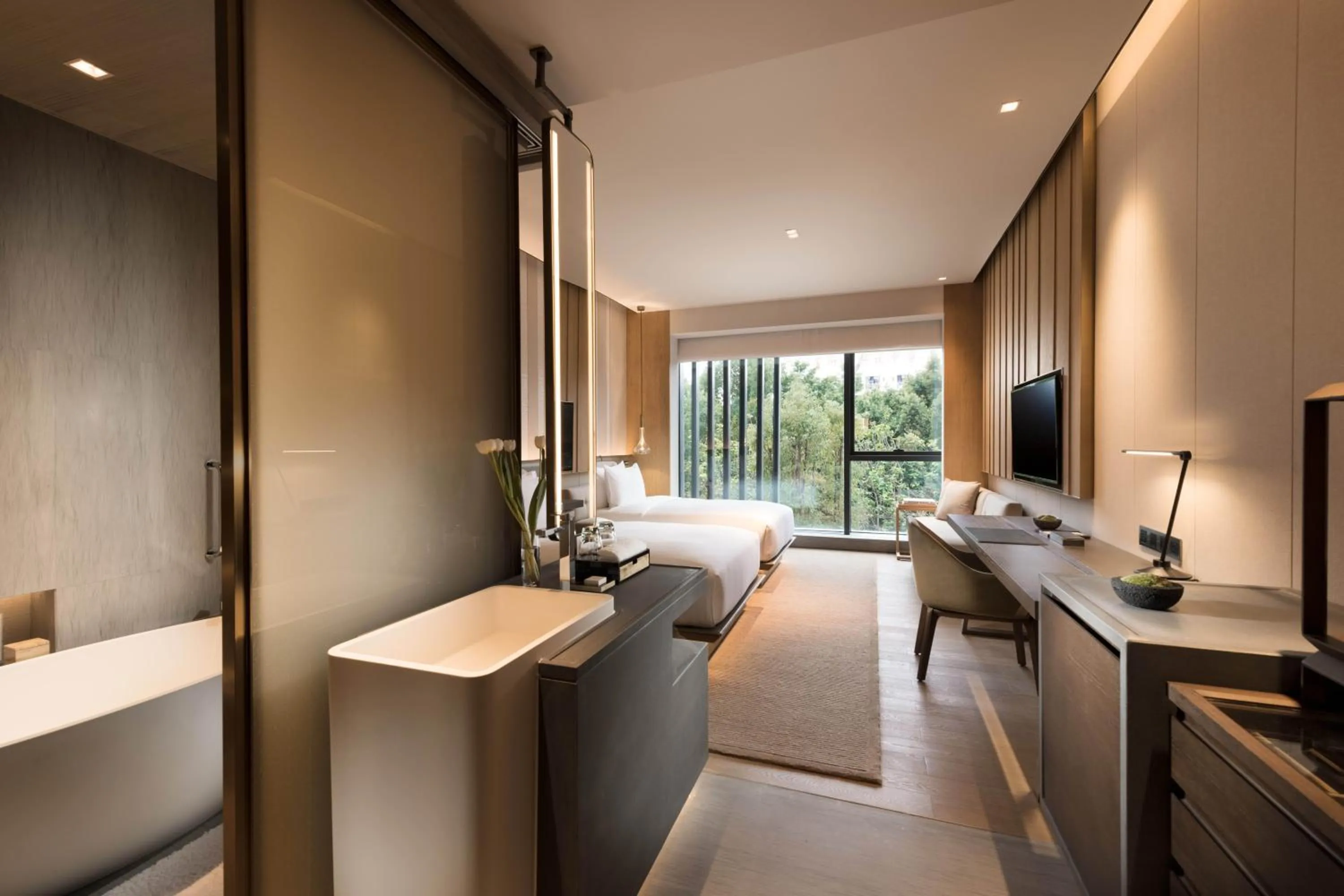 Deluxe Twin Room in Joyze Hotel Xiamen, Curio Collection By Hilton