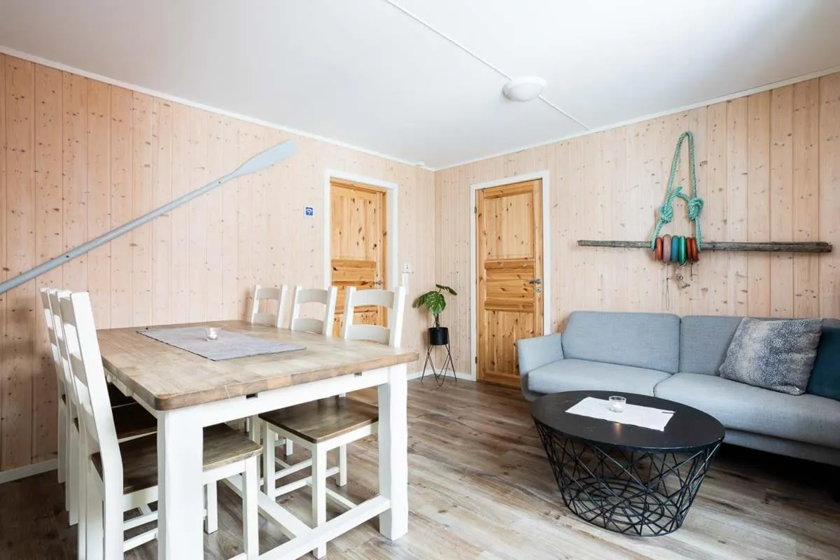 Three-Bedroom Apartment in Eliassen Rorbuer