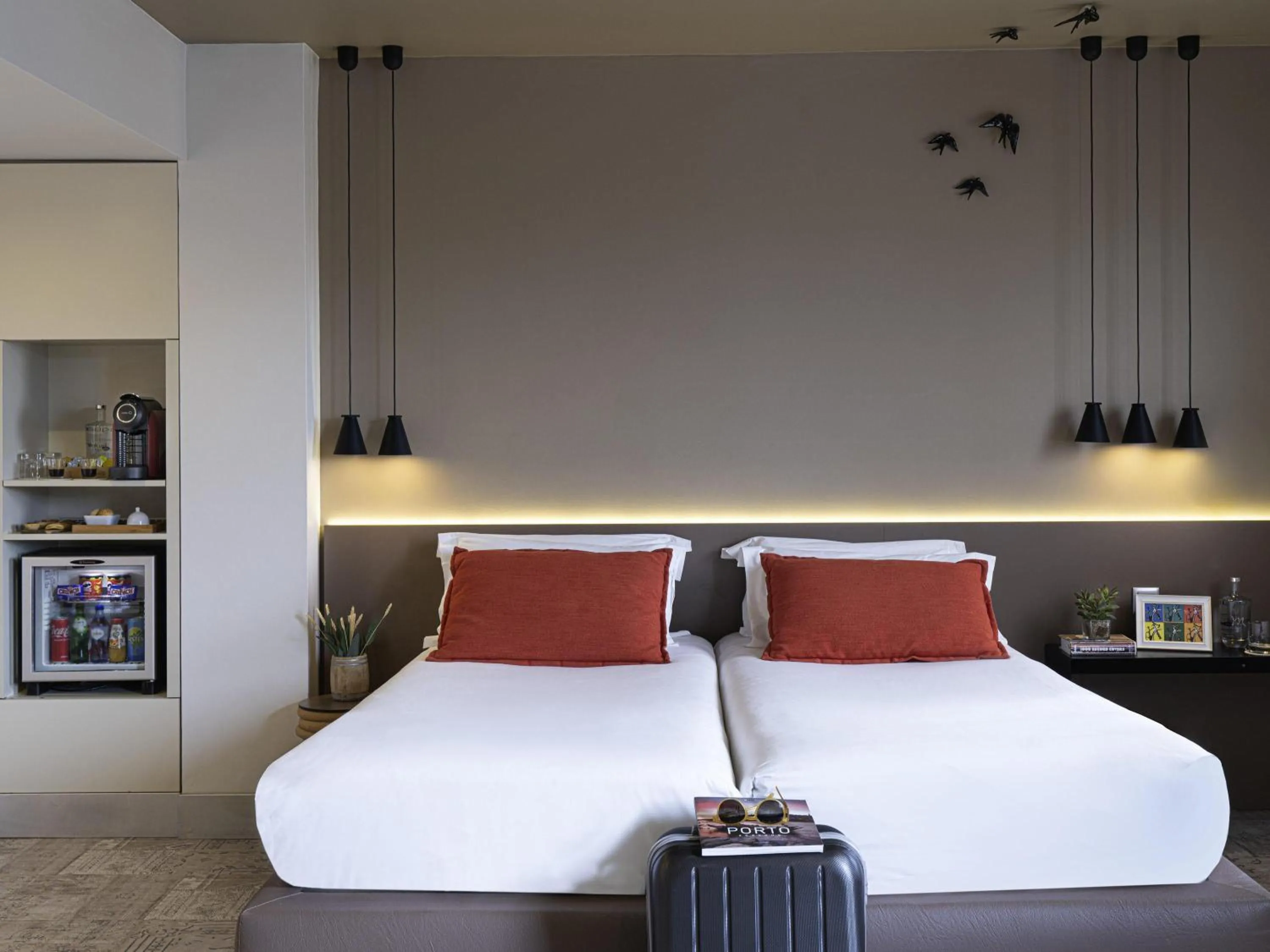 Triple Room with Twin beds and Sofa Bed in Mercure Porto Centro Santa Catarina