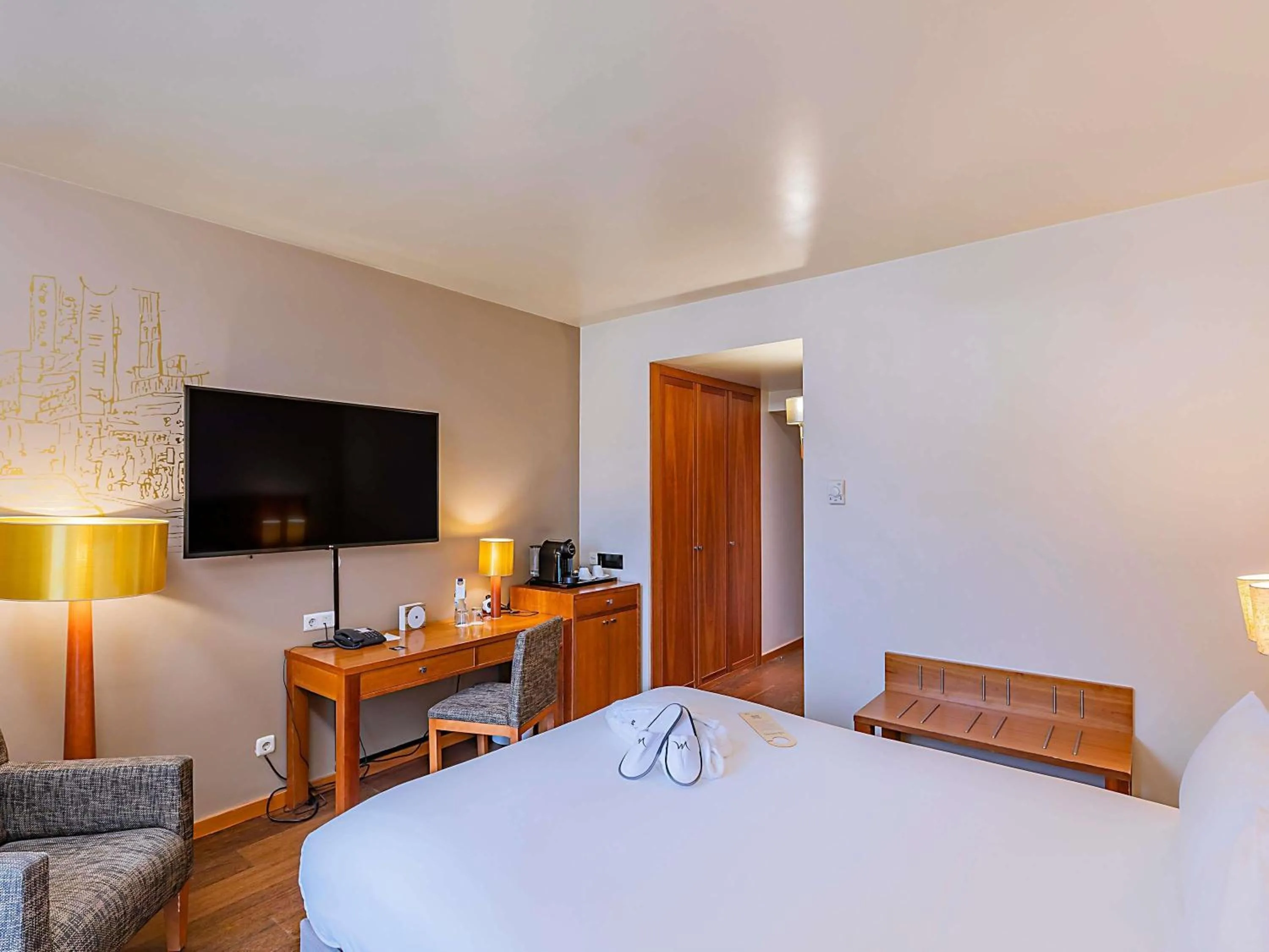 Superior Double Room in Hotel Mercure Lisboa