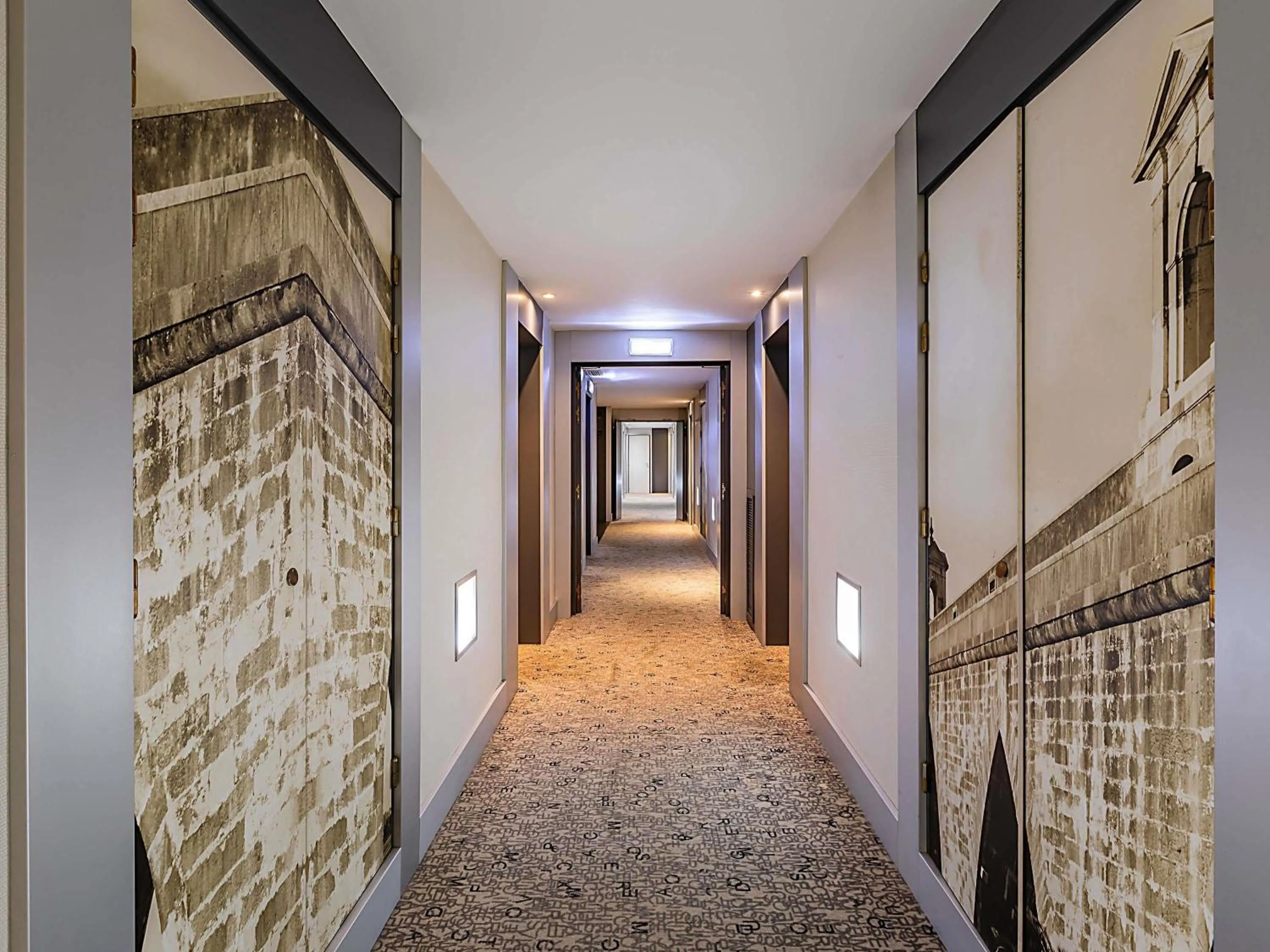 Superior Twin Room in Hotel Mercure Lisboa