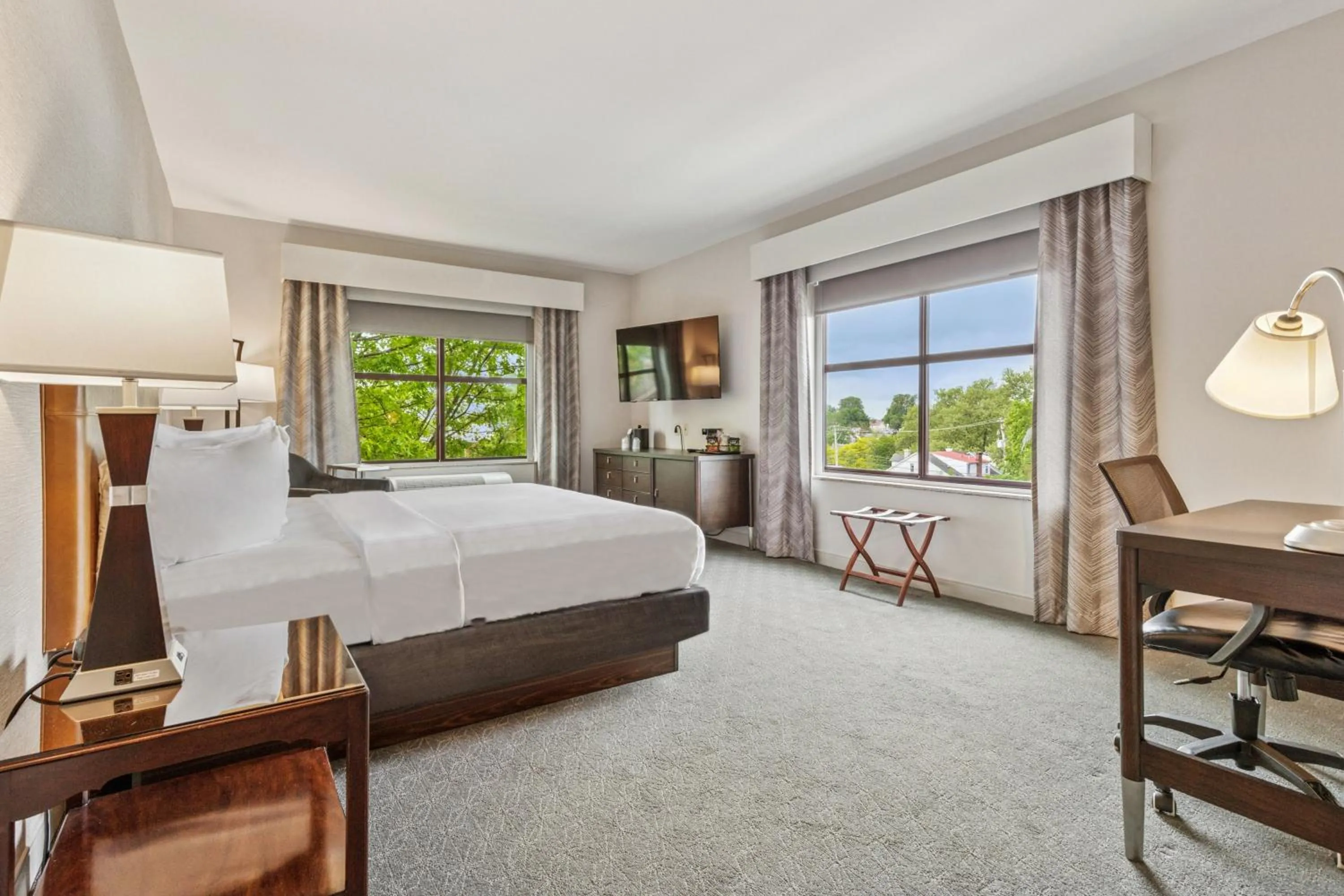 Premier King Room in The Hotel Warner