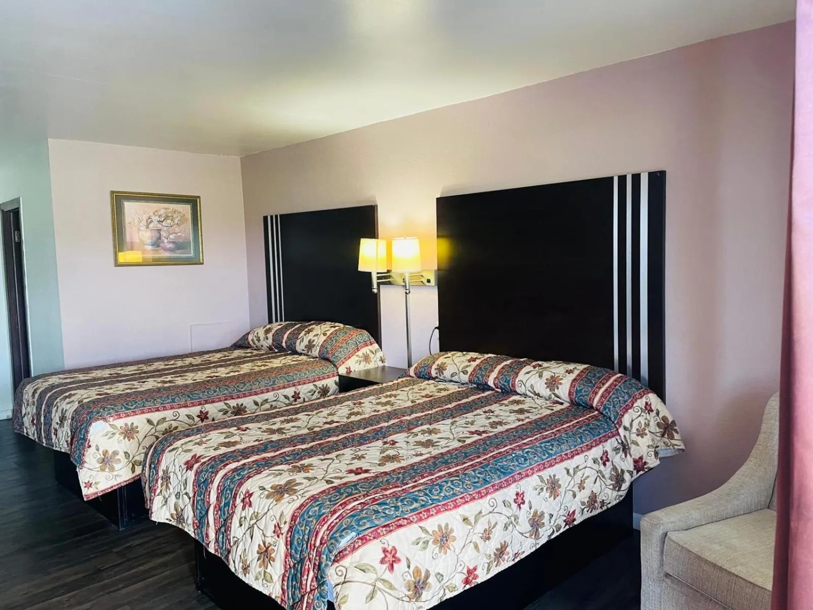 Budget Double Room - Non-smoking in Finn's Motel