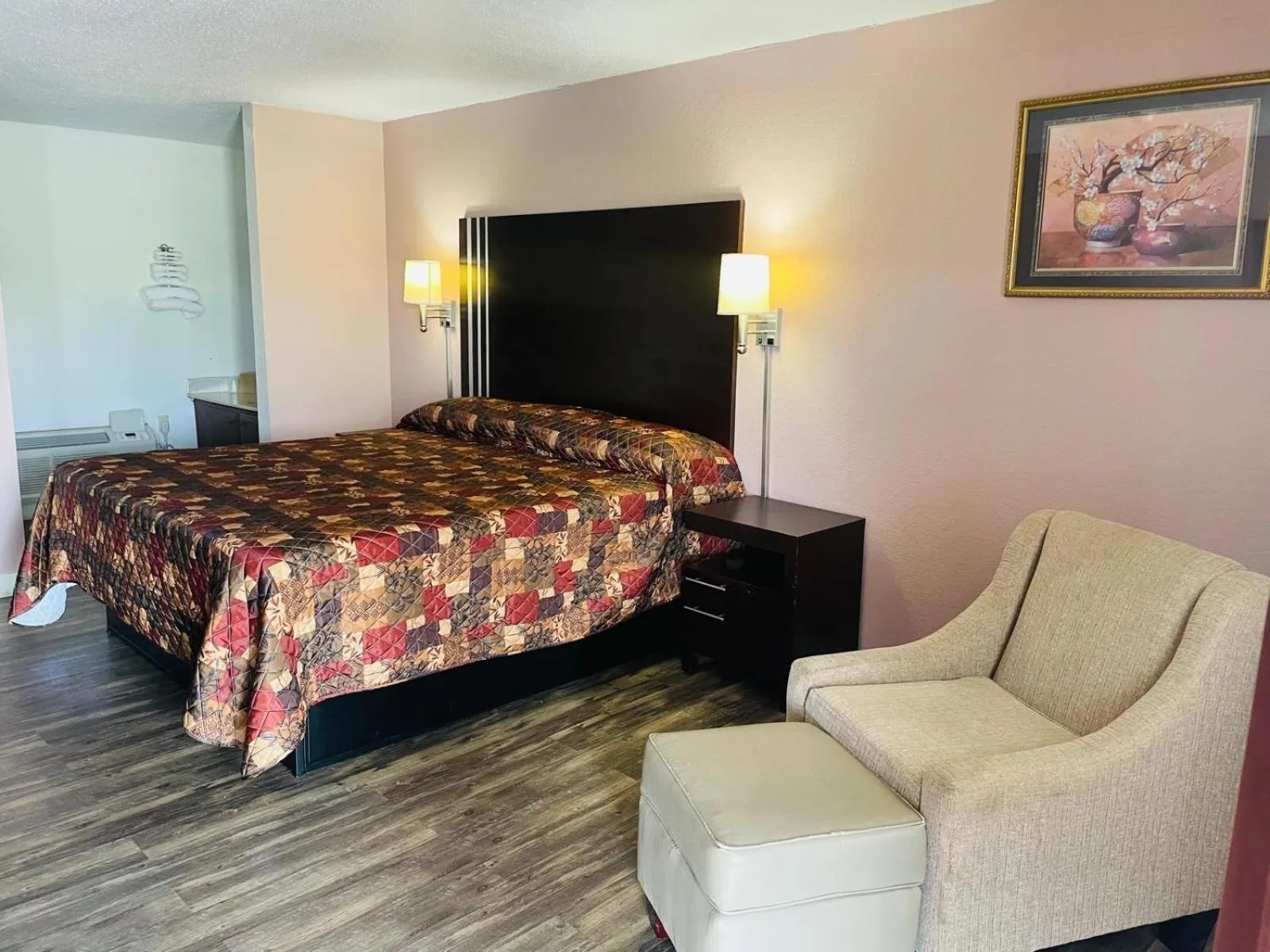 Standard King Room - Smoking in Finn's Motel