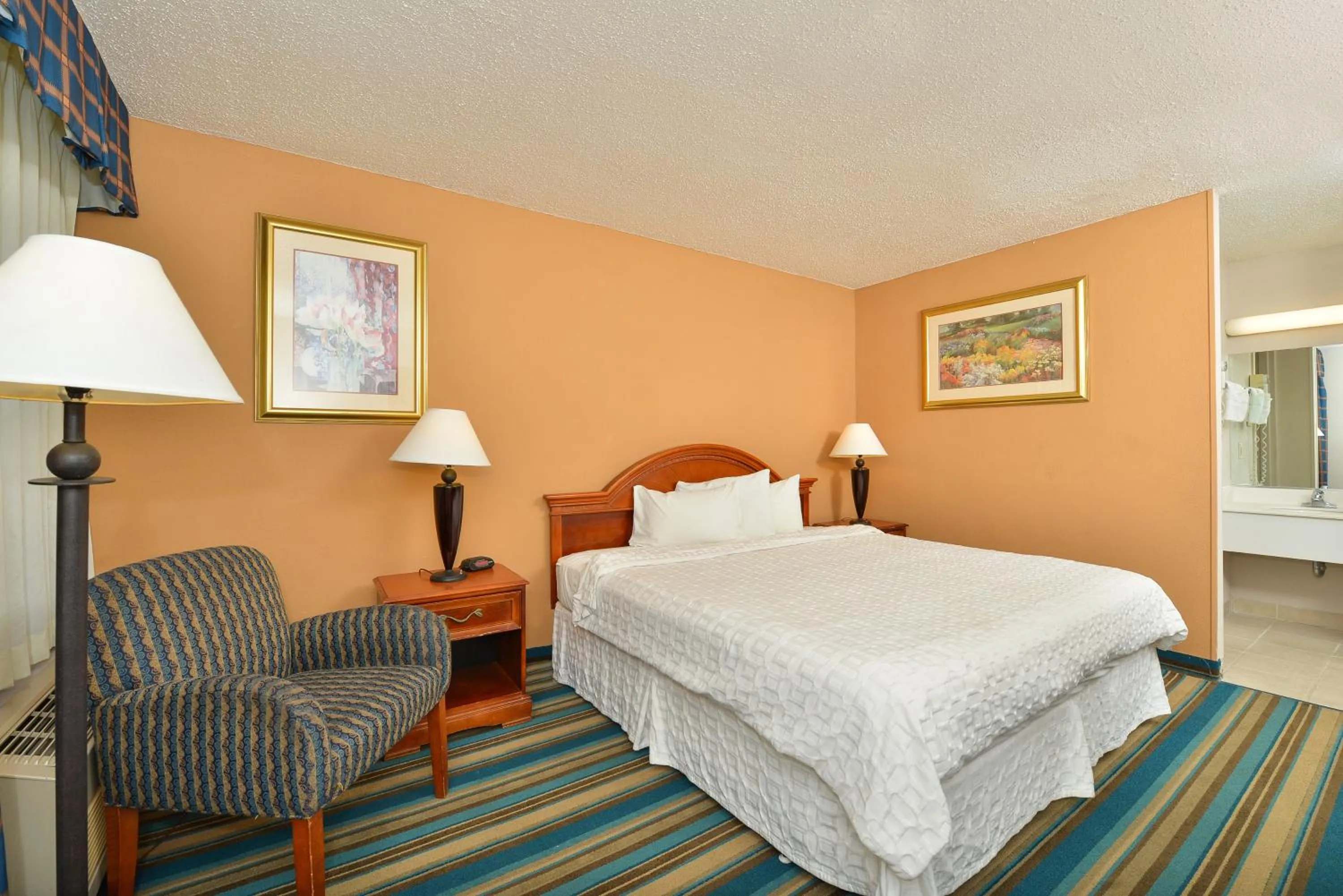 Deluxe Queen Room - Non-Smoking in Motel 6-Gainesville, FL