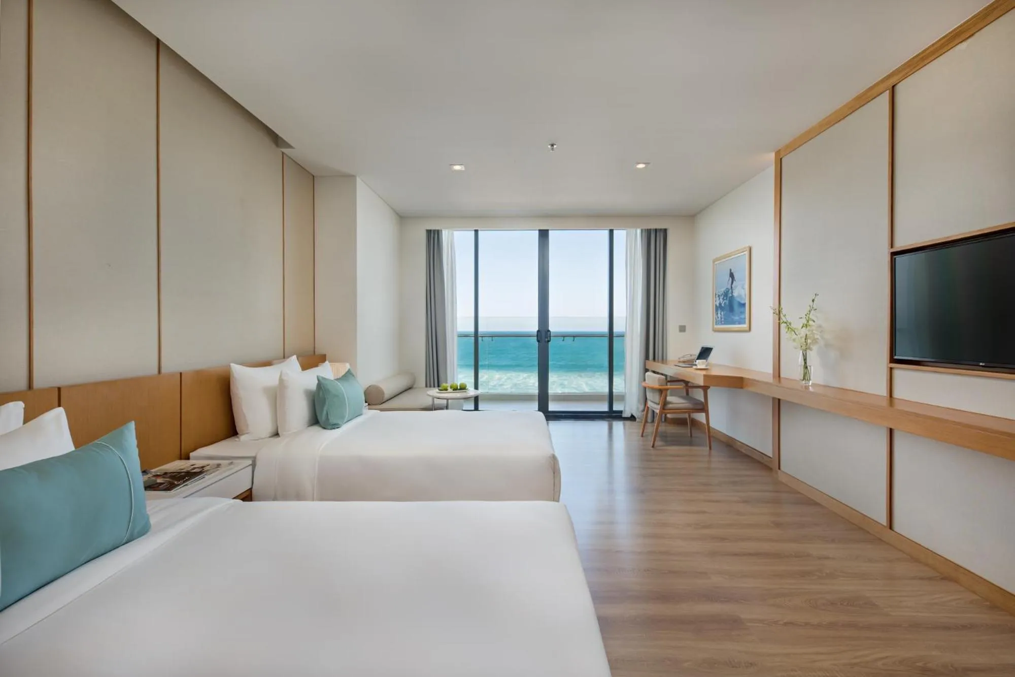 Premier Suite Twin Ocean view with Balcony in TMS Hotel Da Nang Beach