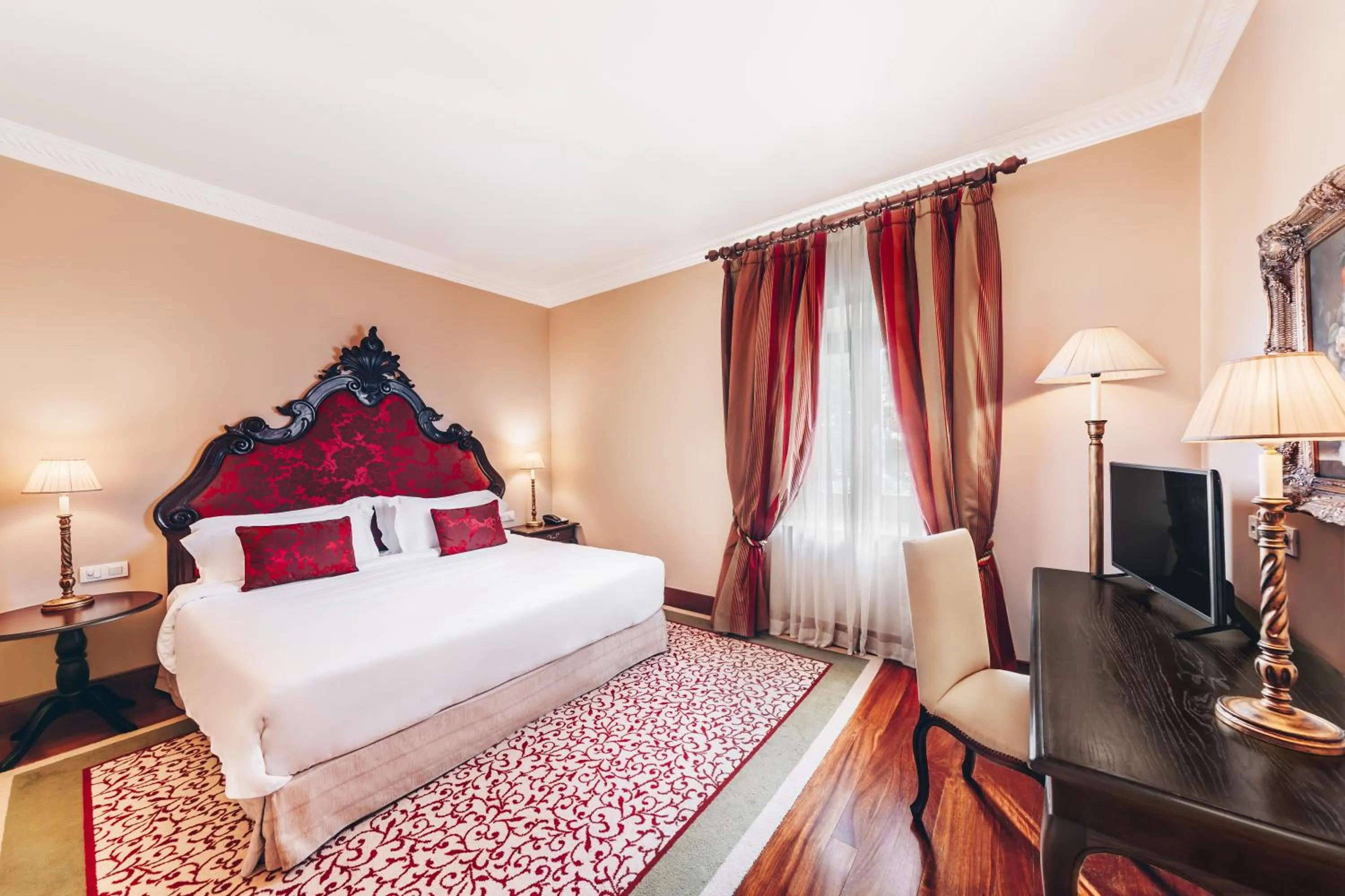 Deluxe Double Room Convento in Convento do Espinheiro, Historic Hotel & Spa