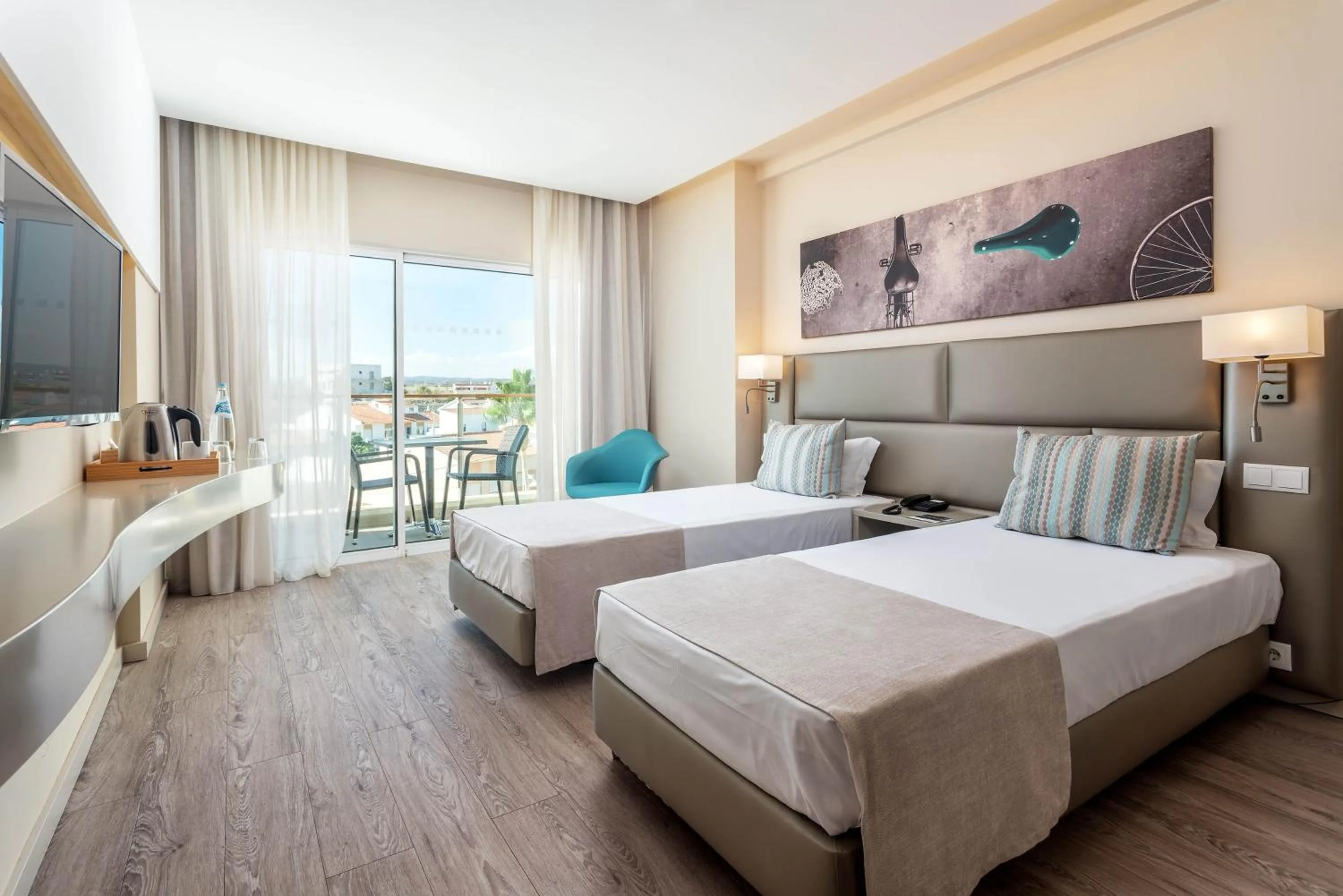 Twin Room in AP Maria Nova Lounge - Adults Friendly