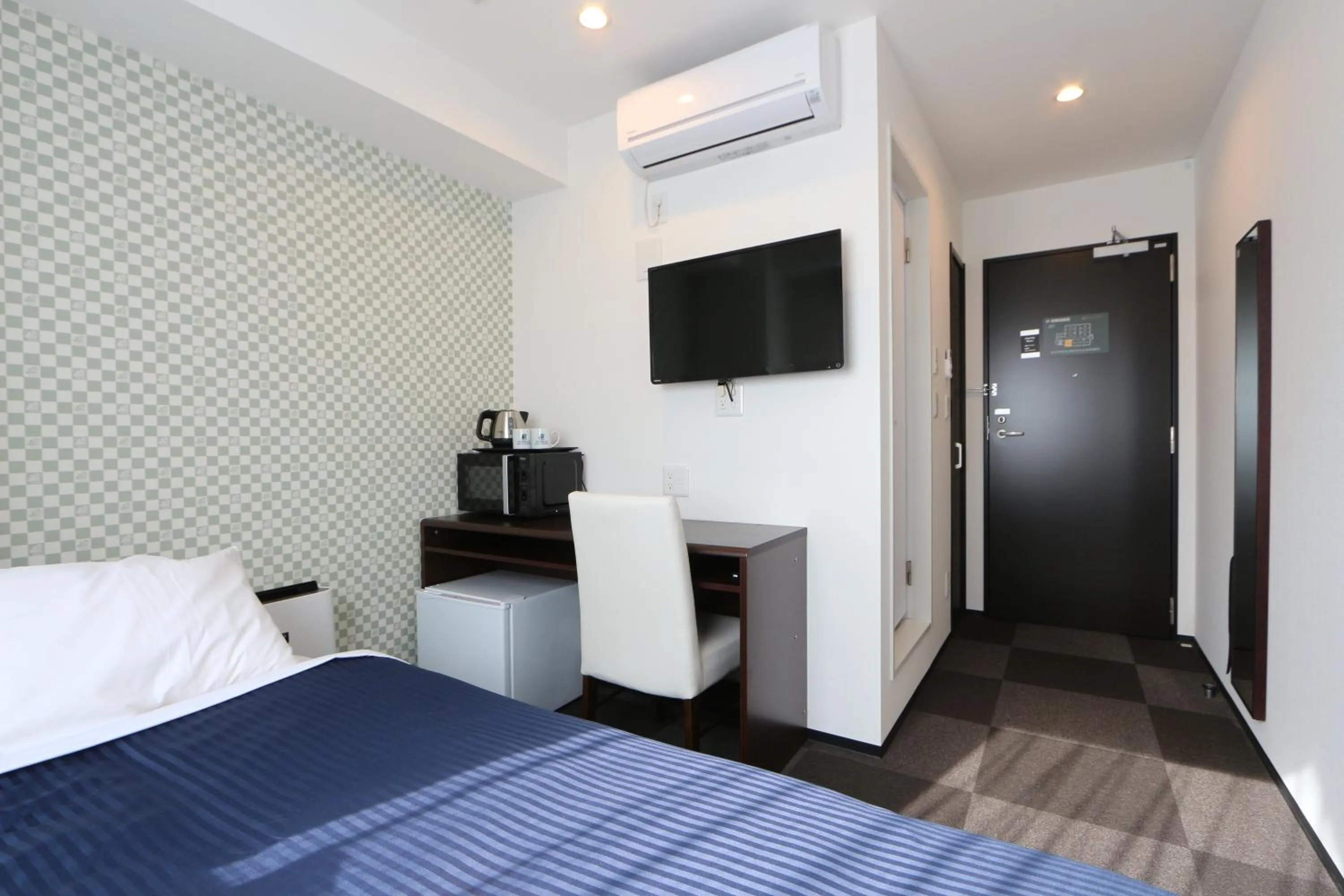 Double room with Small Double Bed - Non-Smoking in HOTEL LiVEMAX Minamihashimoto Ekimae