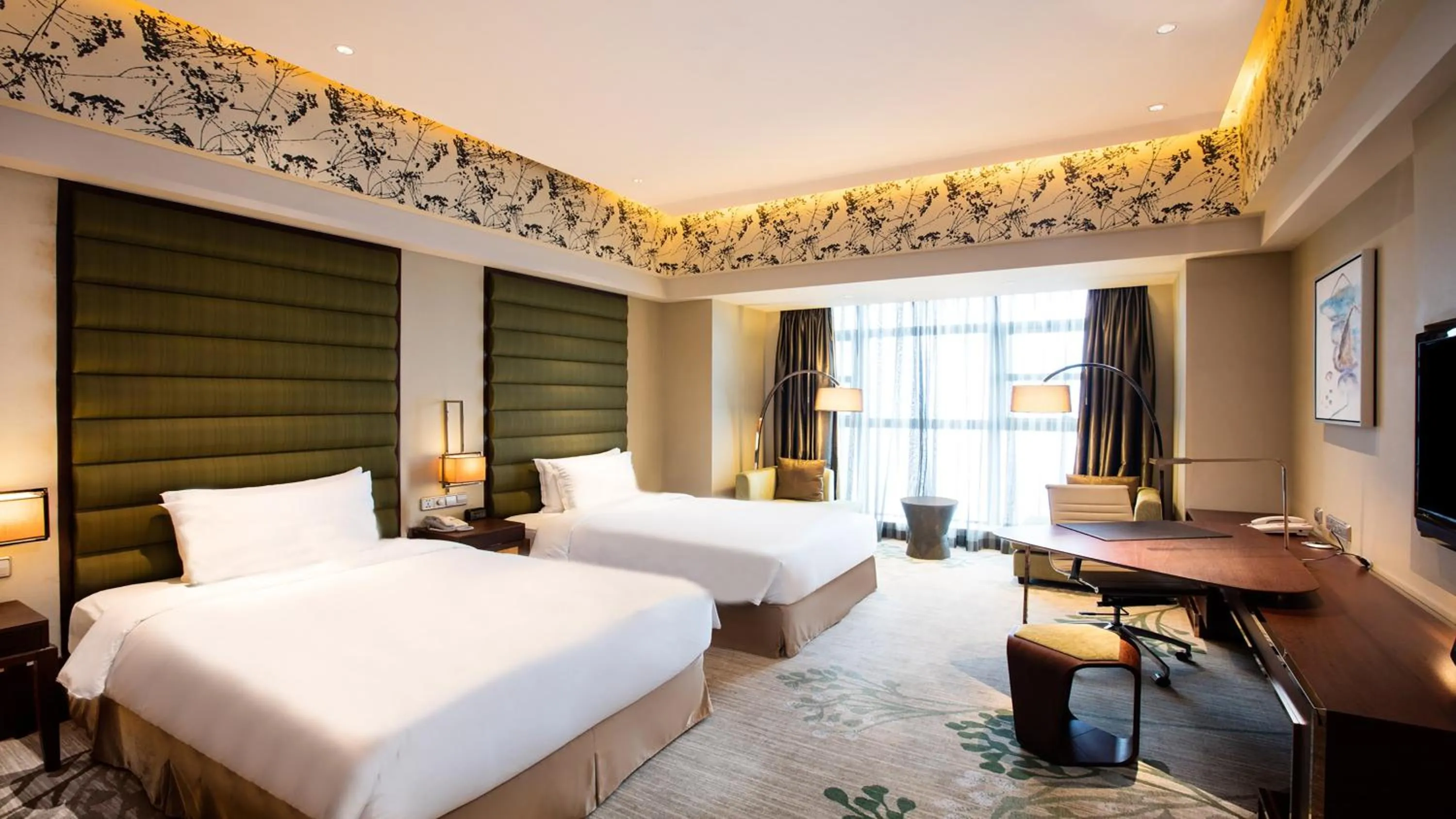 High Floor Standard Twin Room in Crowne Plaza Hefei by IHG