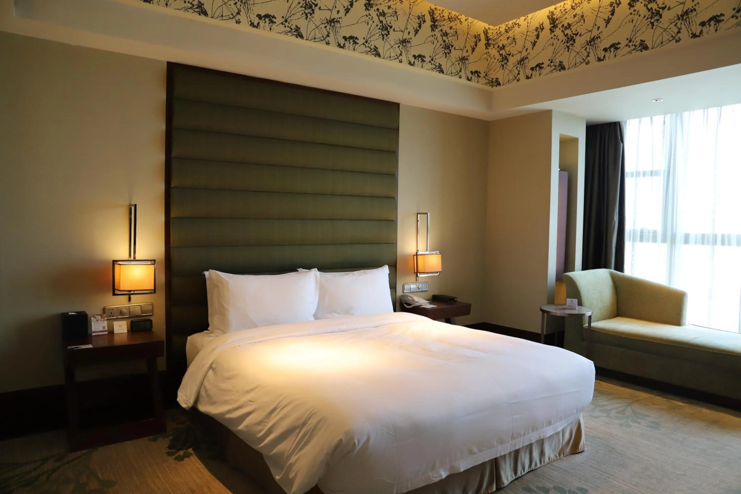 Standard King Room - High Floor in Crowne Plaza Hefei by IHG