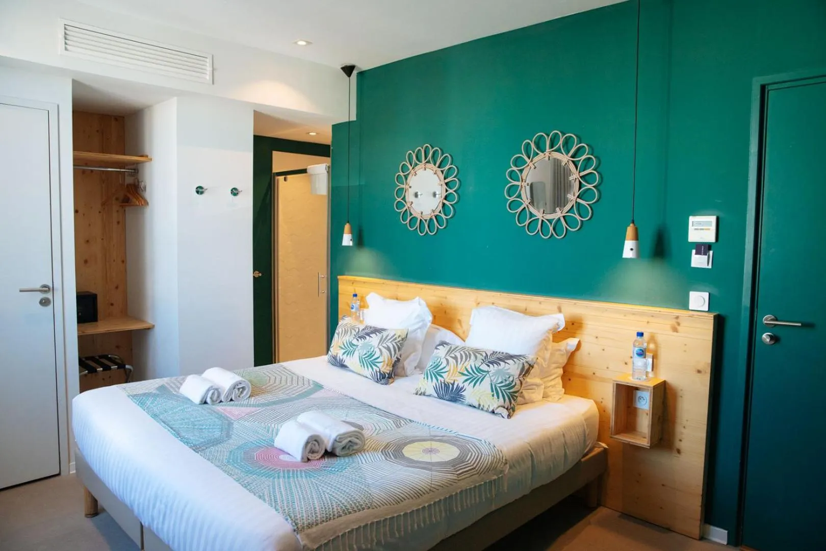 Double Room with Extra Bed - City View in Hôtel Café Miramar