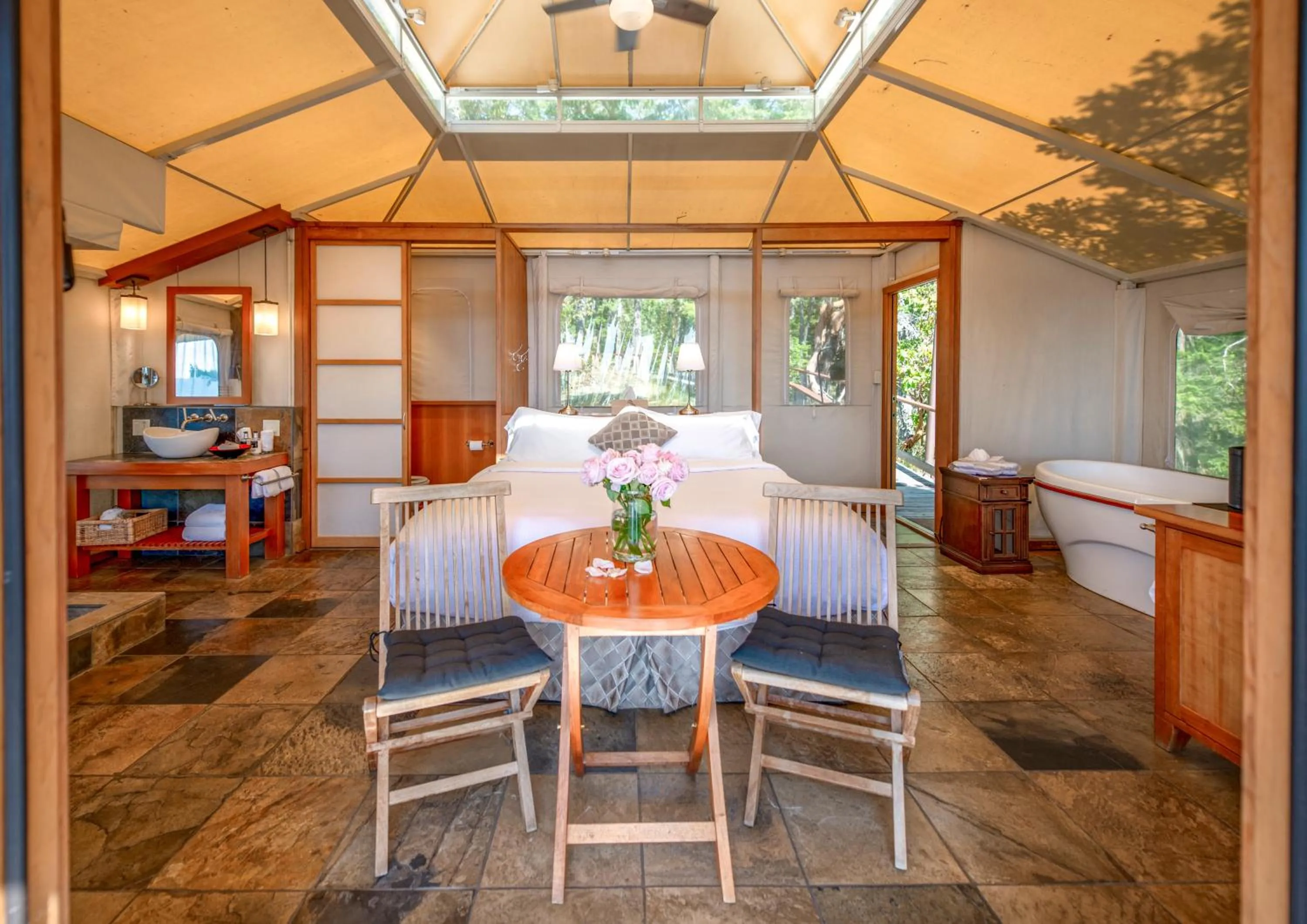 Premium Oceanview Tenthouse in Rockwater Secret Cove Resort