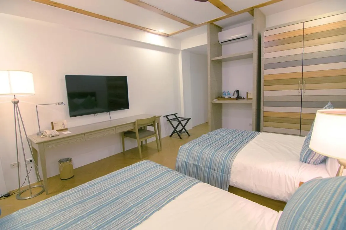 Superior Twin Room in Thunderbird Resorts - Rizal