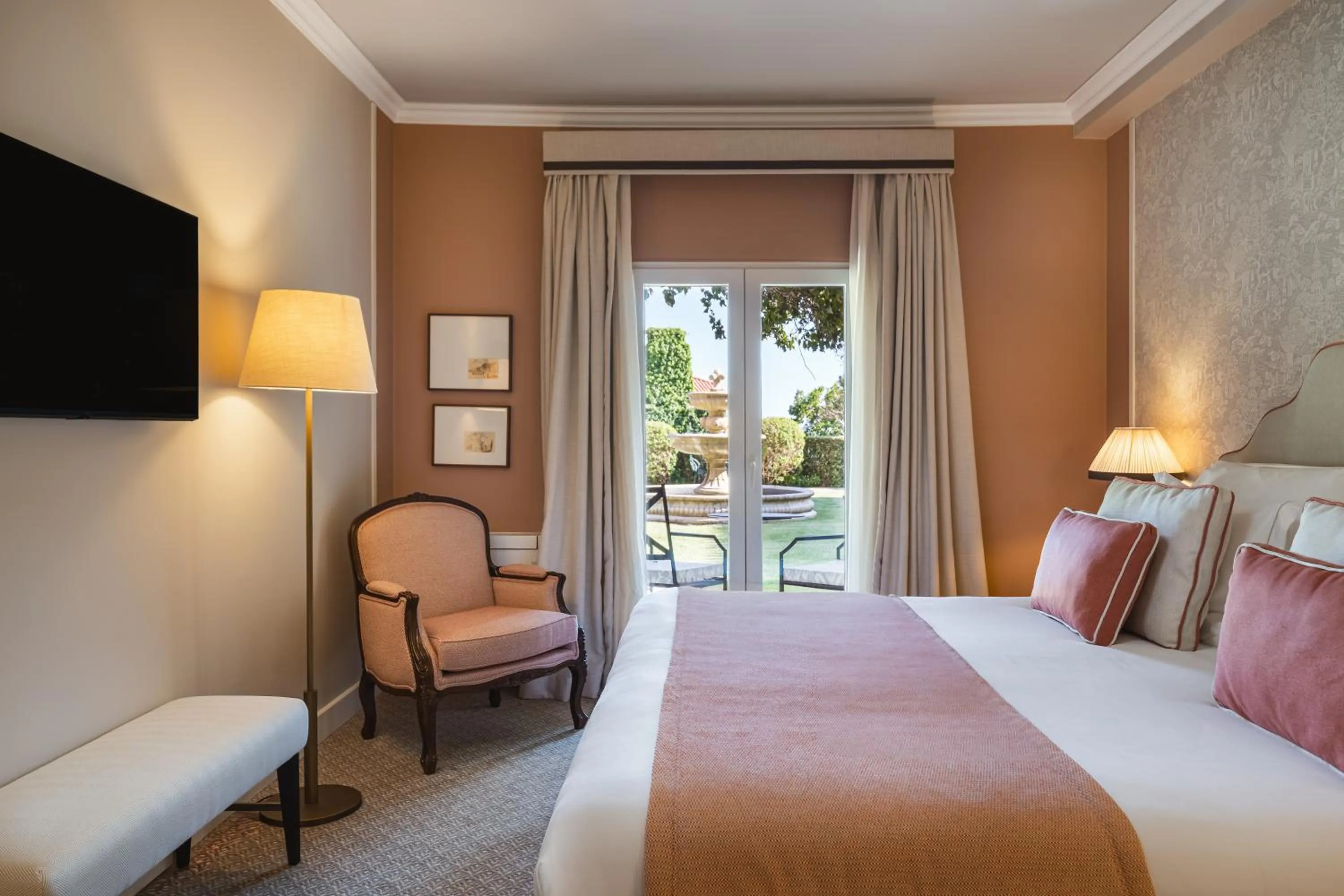 Deluxe Double Room with Side Sea View and Garden Access and Spa Access in Longevity Senses - Cascais Boutique Hotel - Adults Only