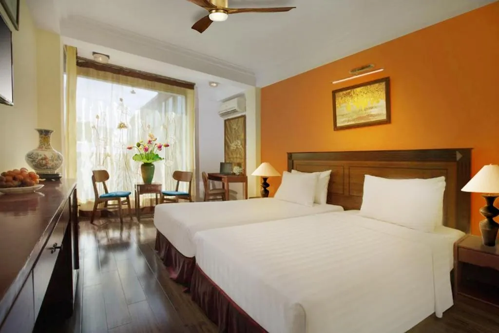 Triple Room with View in Classic Street Hotel