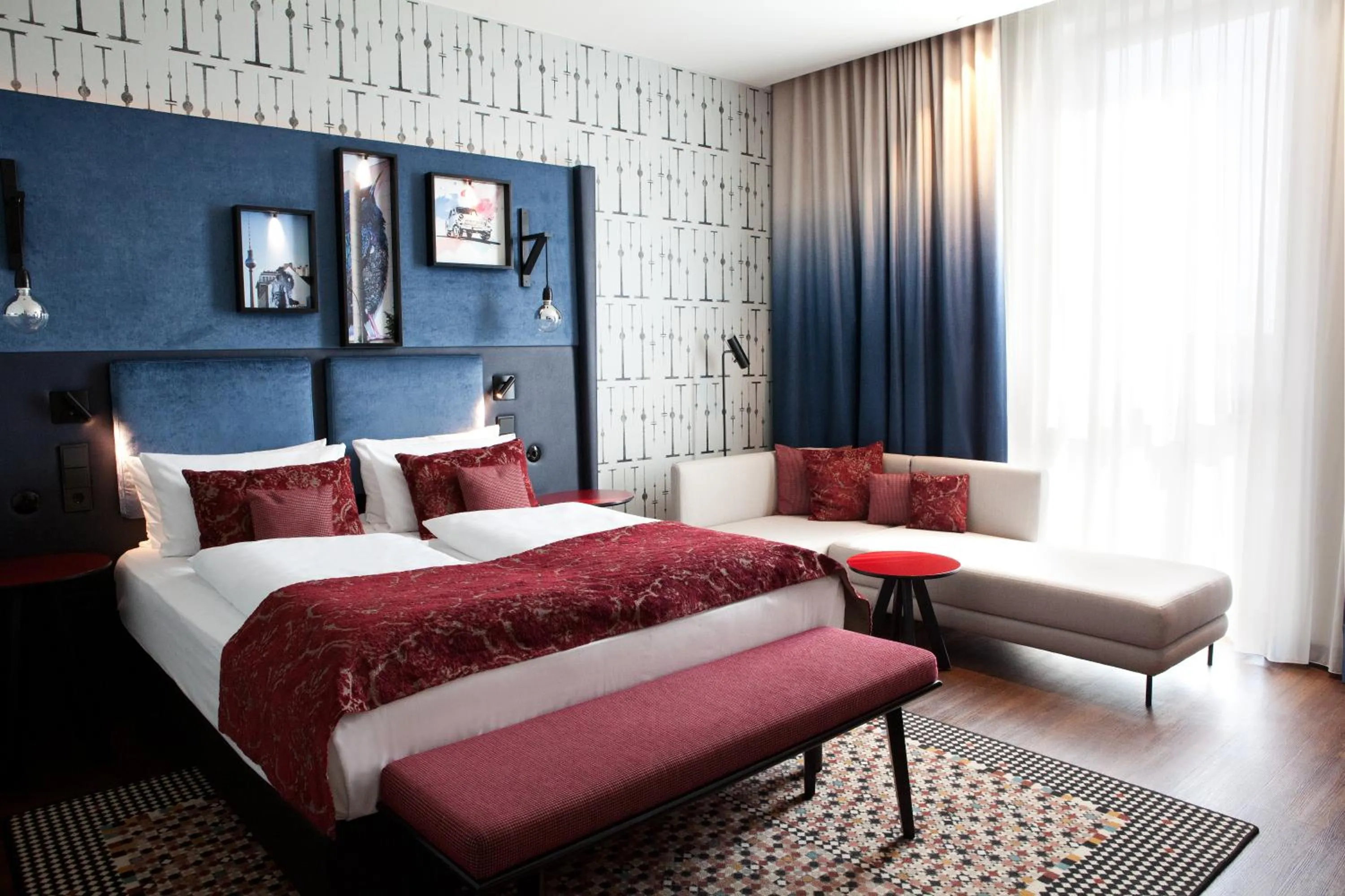 Premium Queen Room with Gallery View - East Side in Hotel Indigo Berlin - East Side Gallery