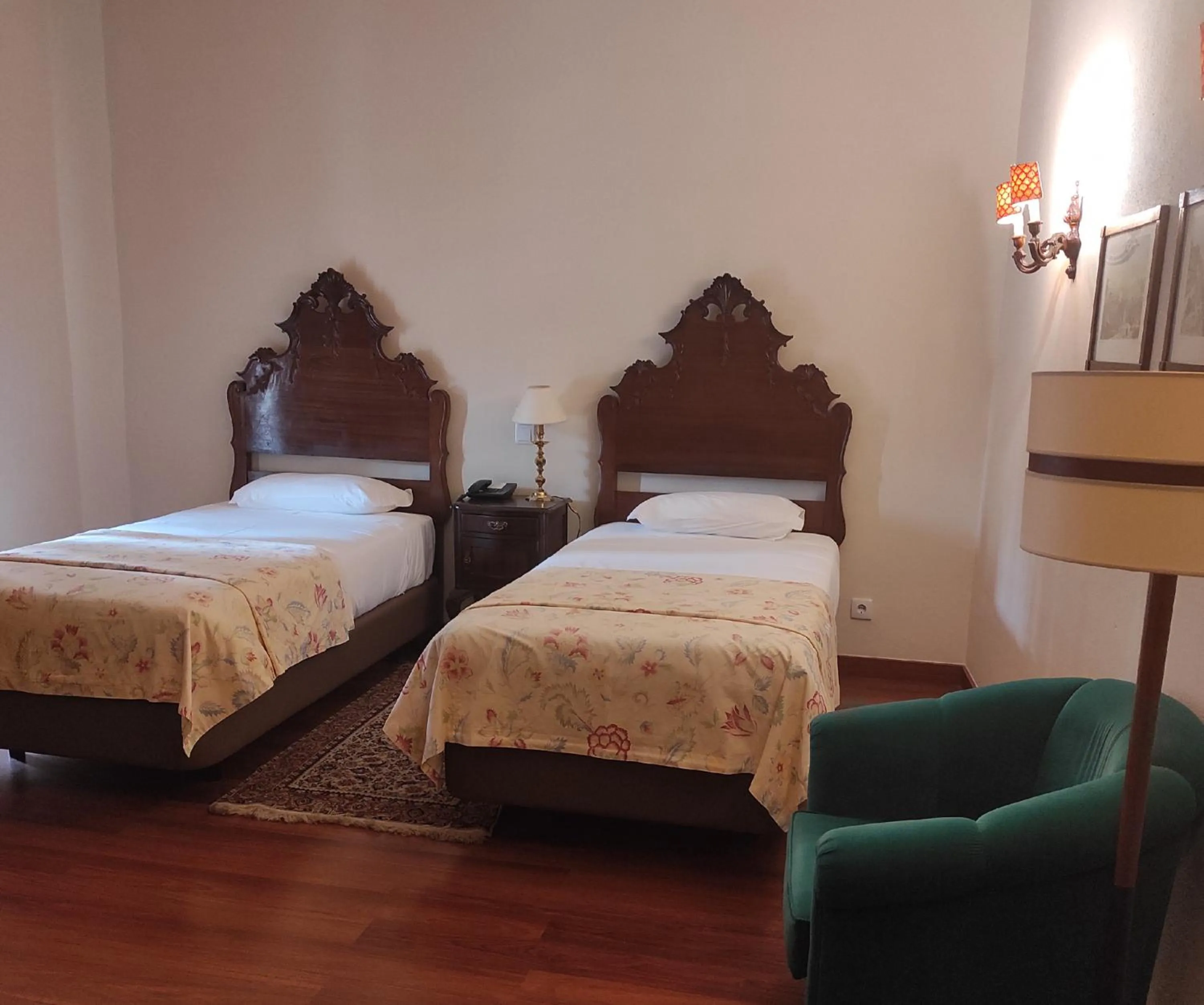 Double or Twin Room with Balcony in Hotel Urgeirica
