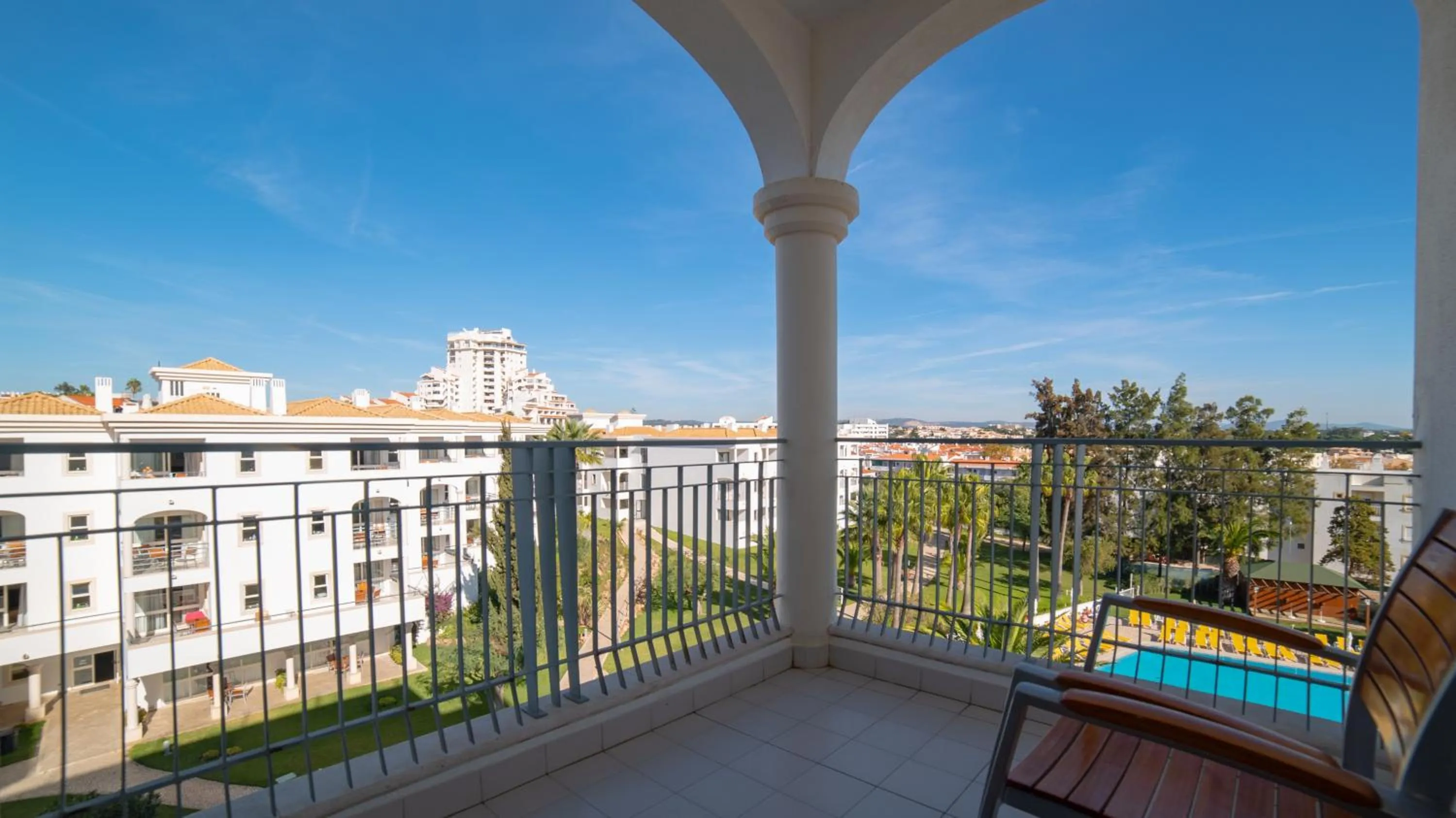 Two-Bedroom Apartment with Pool View in Vila Petra