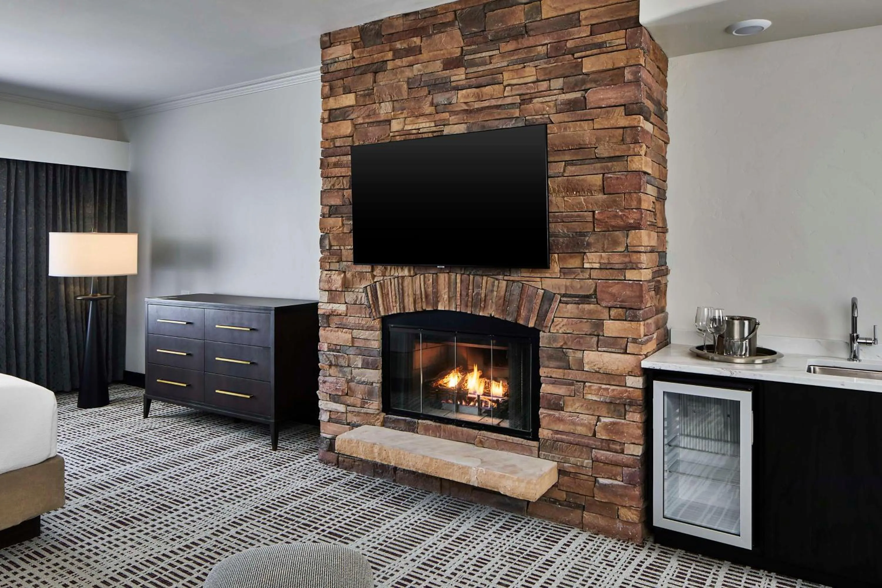 King Room in Bellasera Hotel & Suites Paso Robles, Tapestry by Hilton