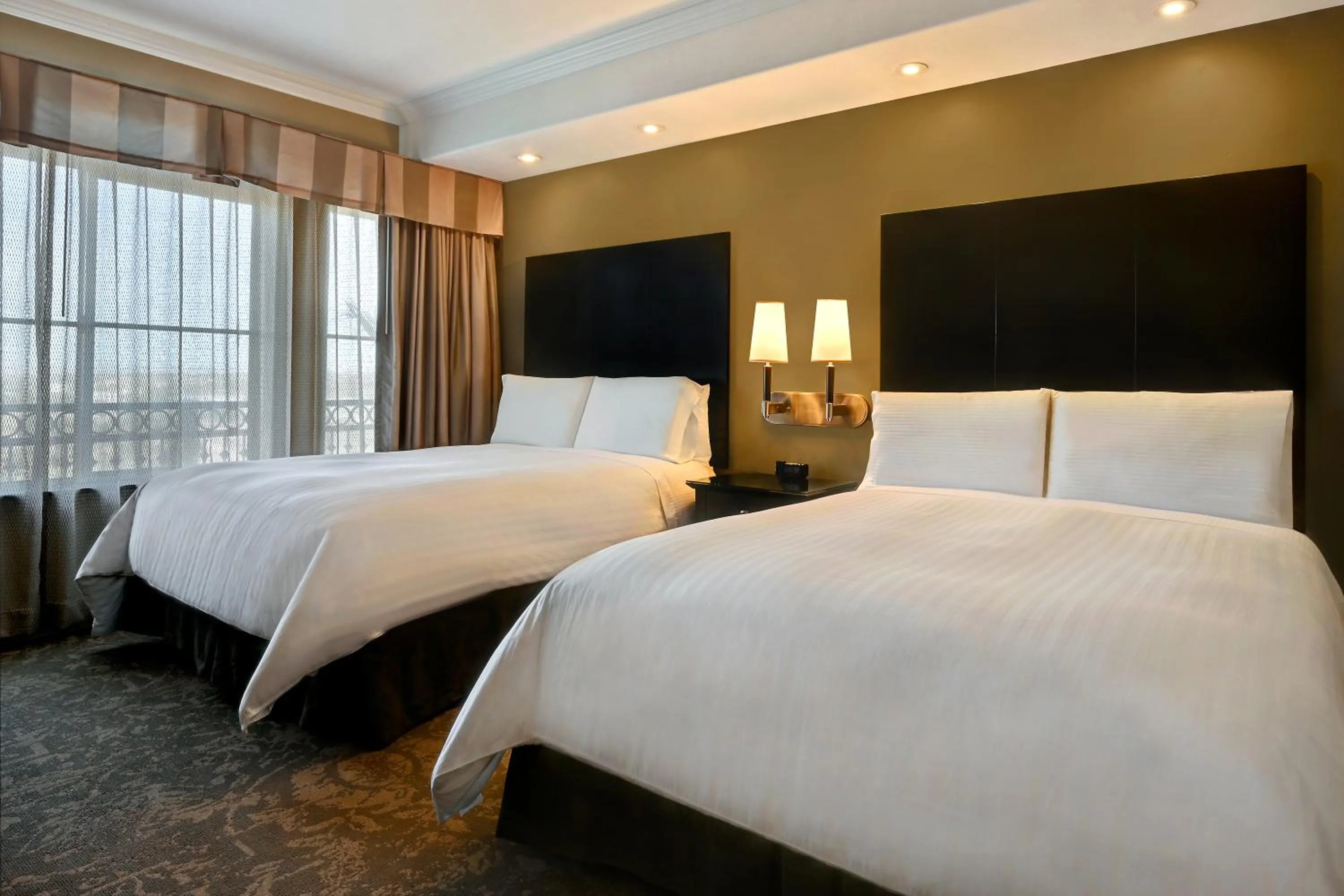 Executive Double Queen Suite in Bellasera Hotel & Suites Paso Robles, Tapestry by Hilton