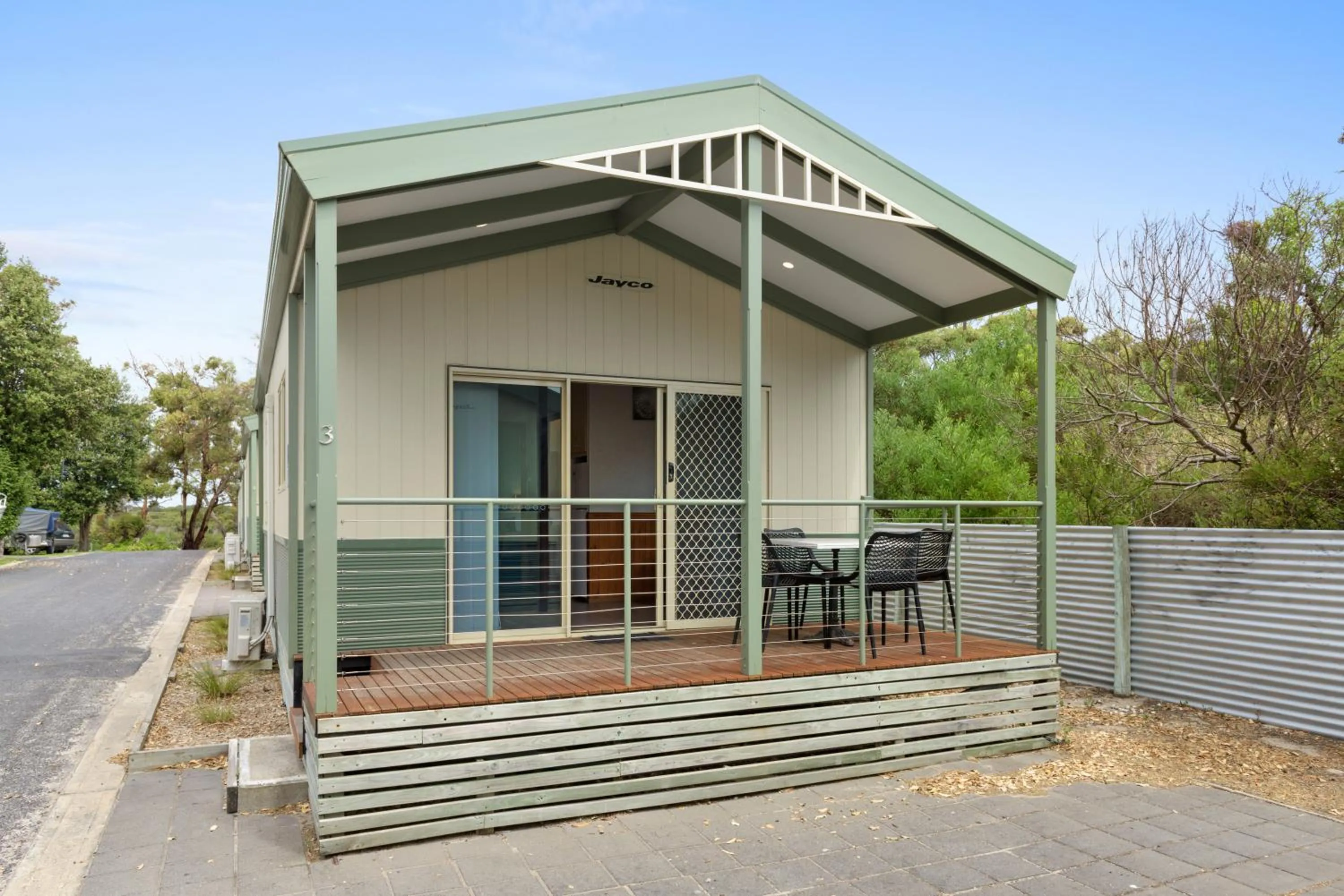 Superior 2 Bedroom Cabin - Sleeps 6 in Discovery Parks - Robe