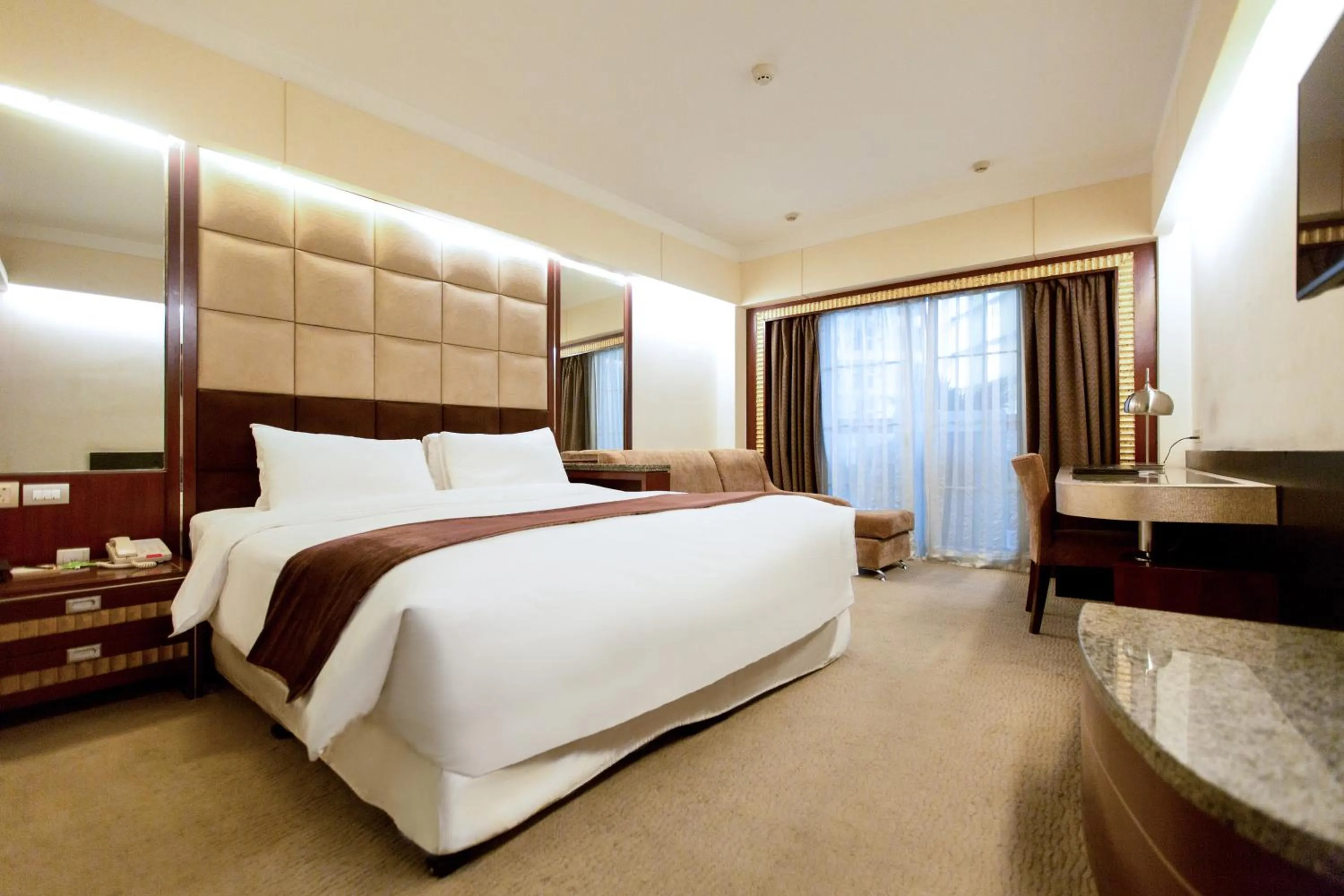 Budget Double Room in Nanjing Central Hotel