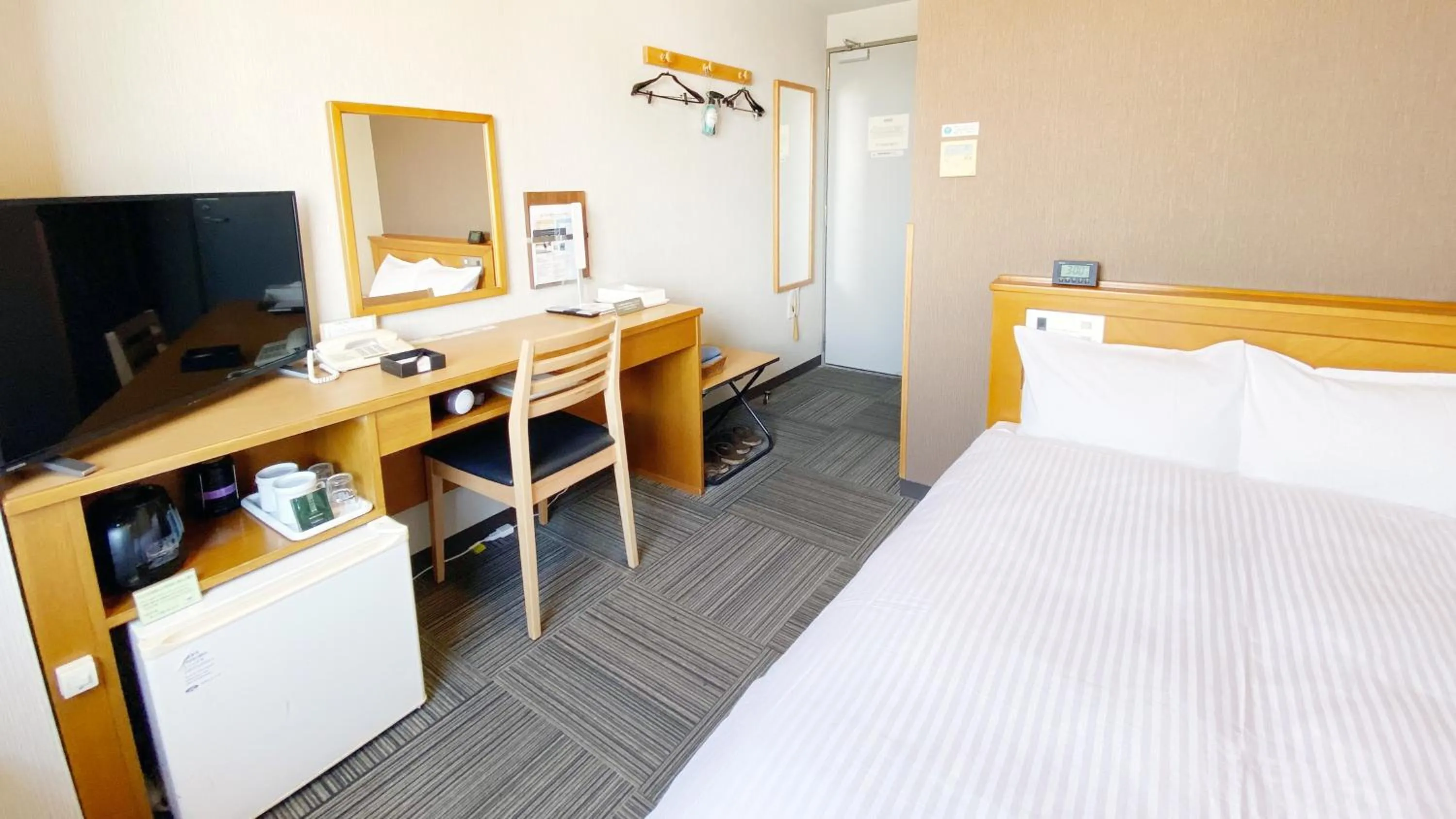 Semi Double Room - Smoking  in Hotel Route-Inn Yokkaichi