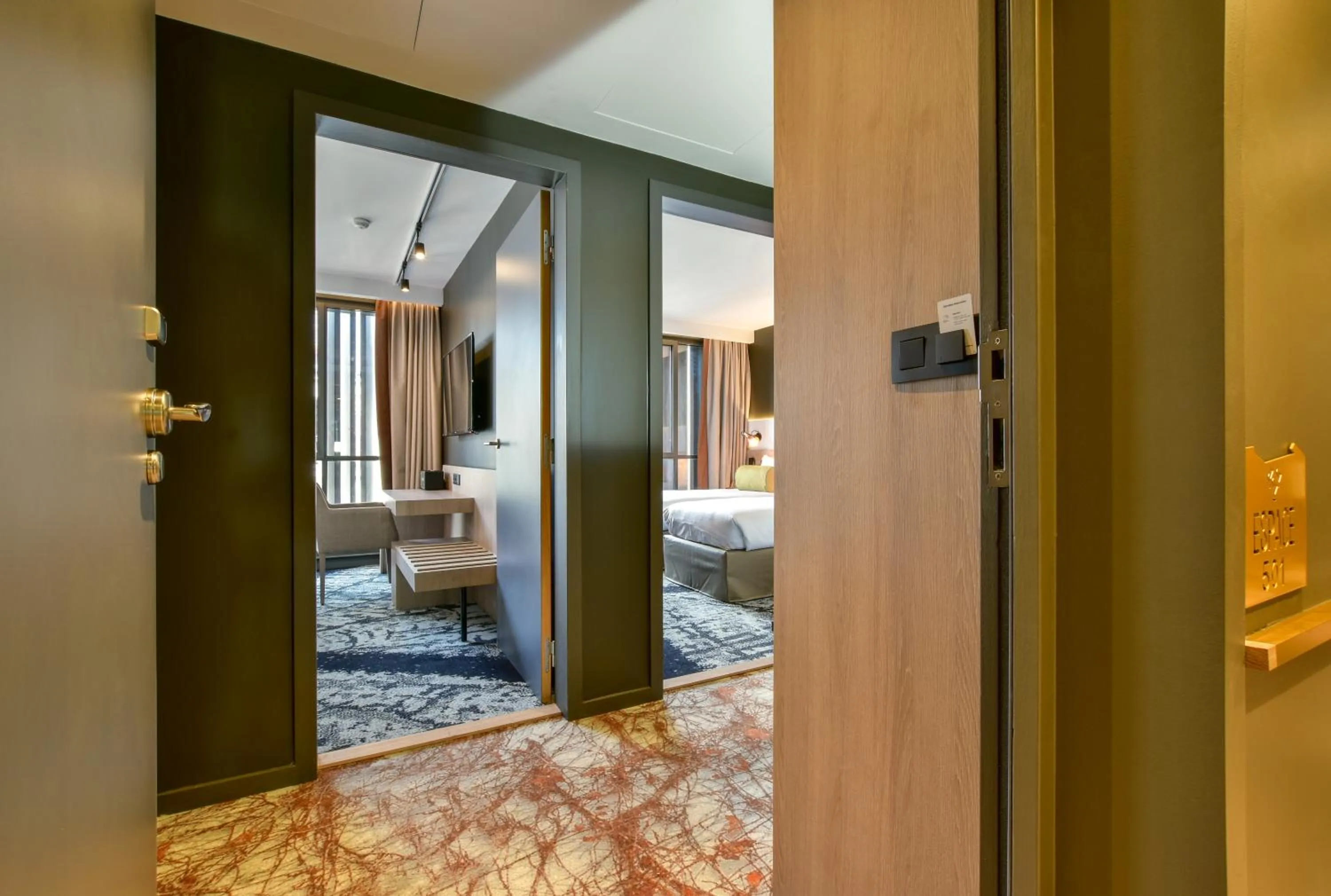 Family Room with Shower in Hôtel B55