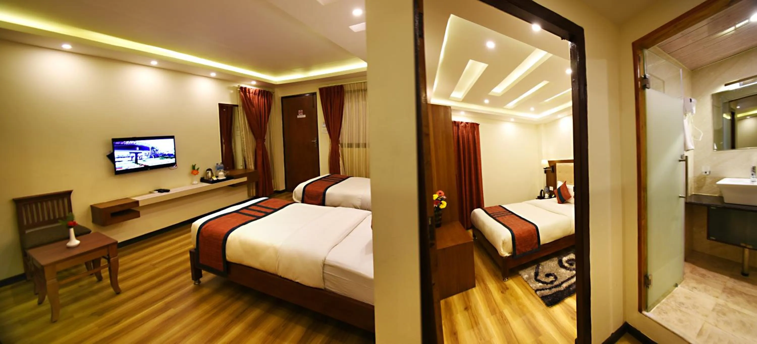 Family Interconnected Room - Complimentary Airport Pick up or Drop in Hotel Jampa