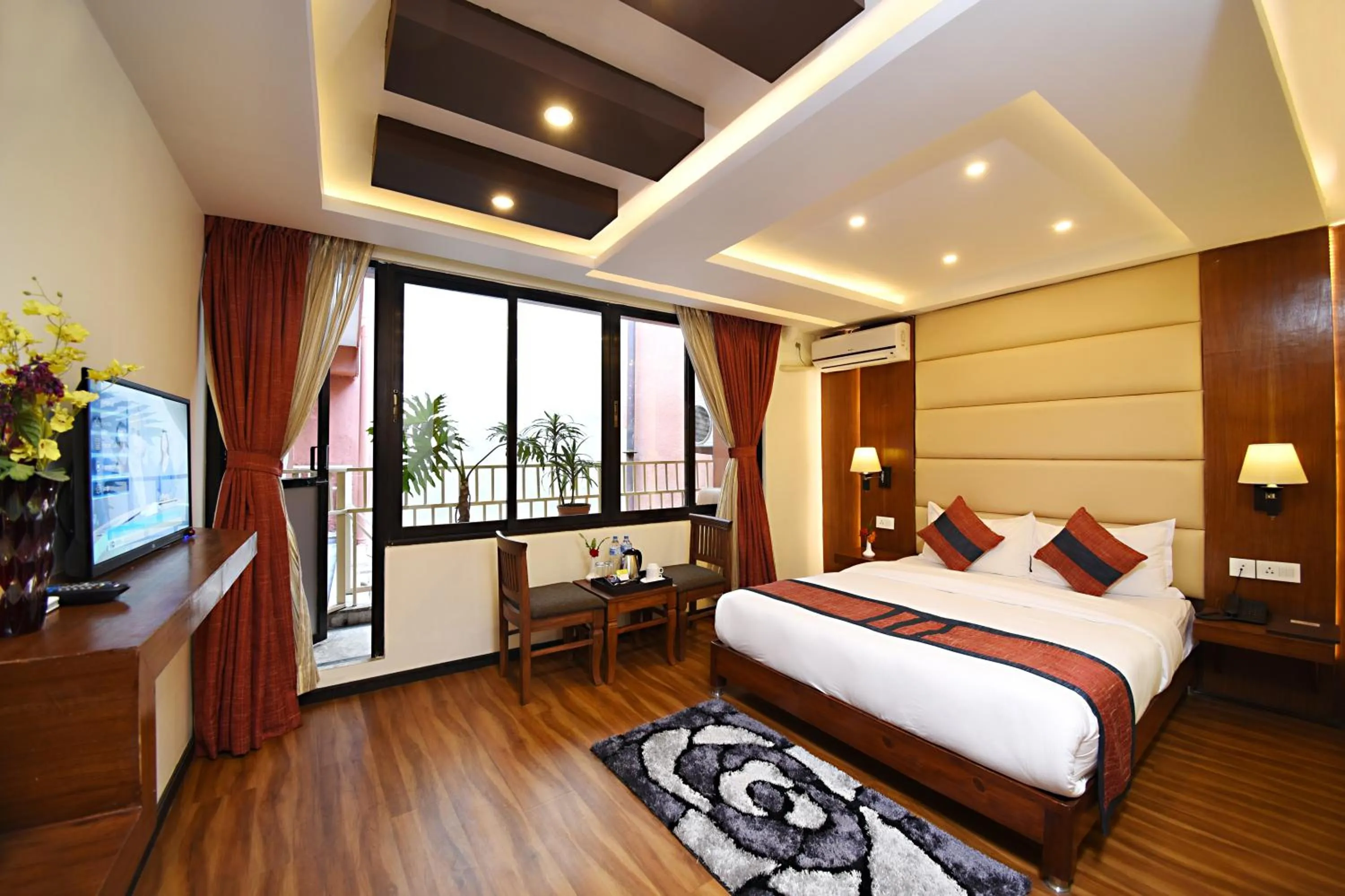 Deluxe Double Room with Balcony - Complimentary Airport Pick up or Drop in Hotel Jampa