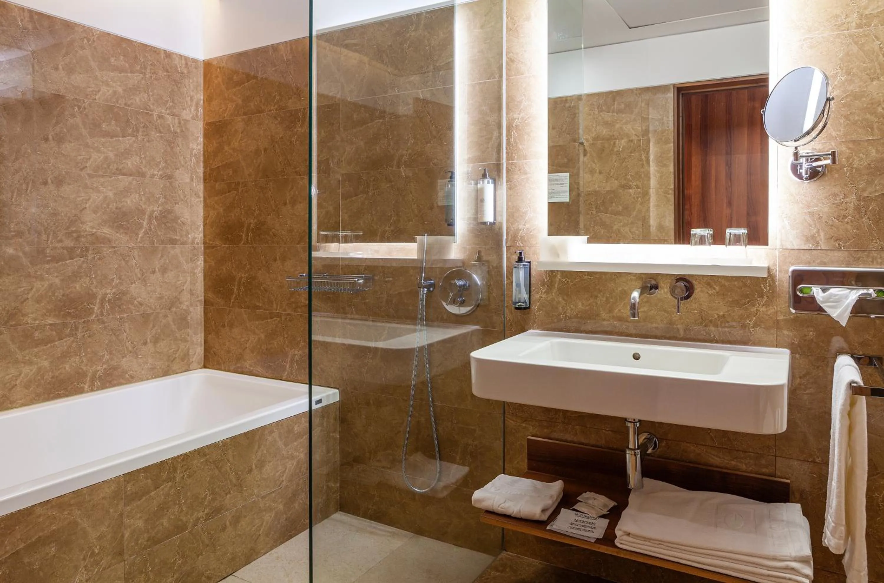 Deluxe Suite in Hotel de Guimaraes Business & SPA