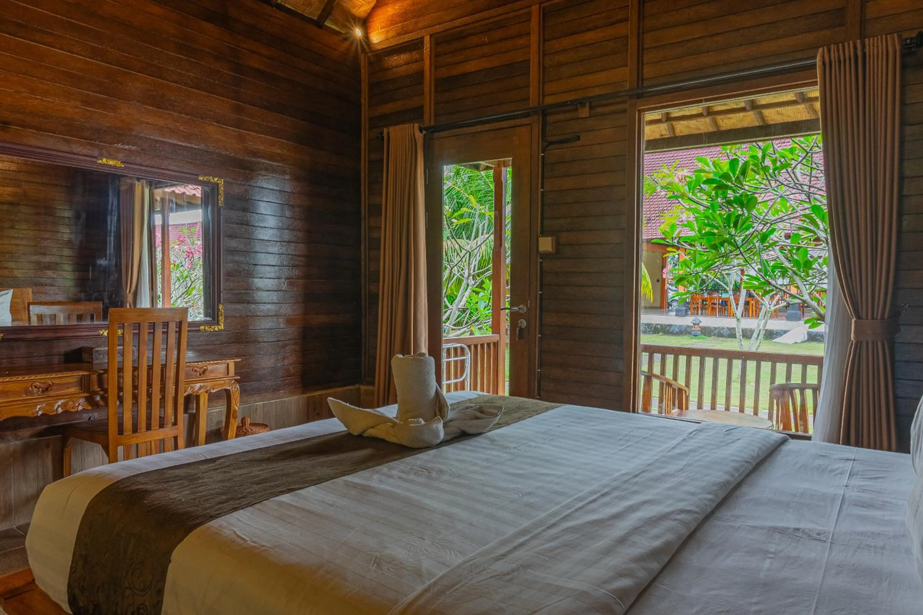 Deluxe Double Room with Balcony in Rijet Villa Beach & Restaurant