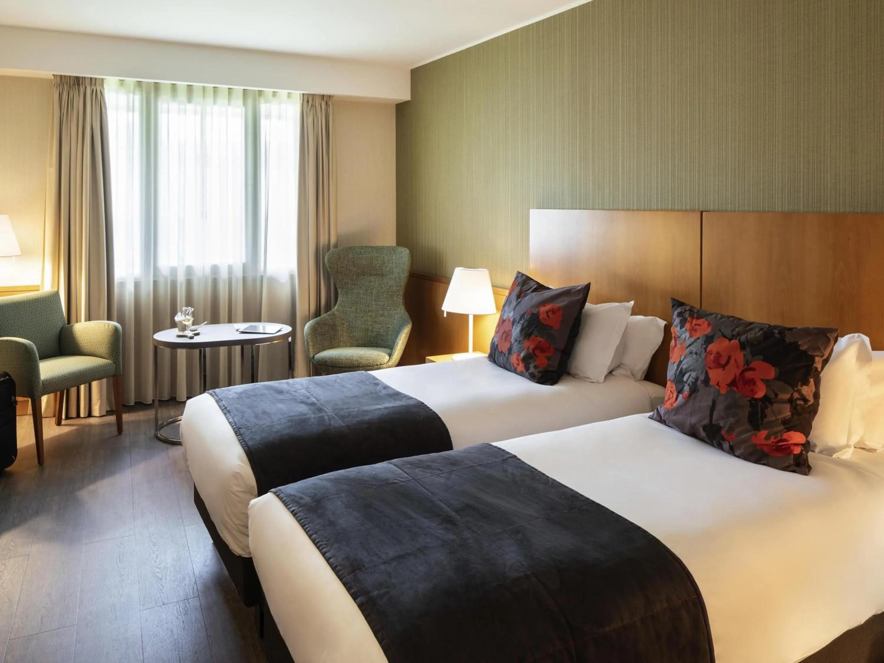 Standard Twin Room in Hotel Mercure Porto Gaia