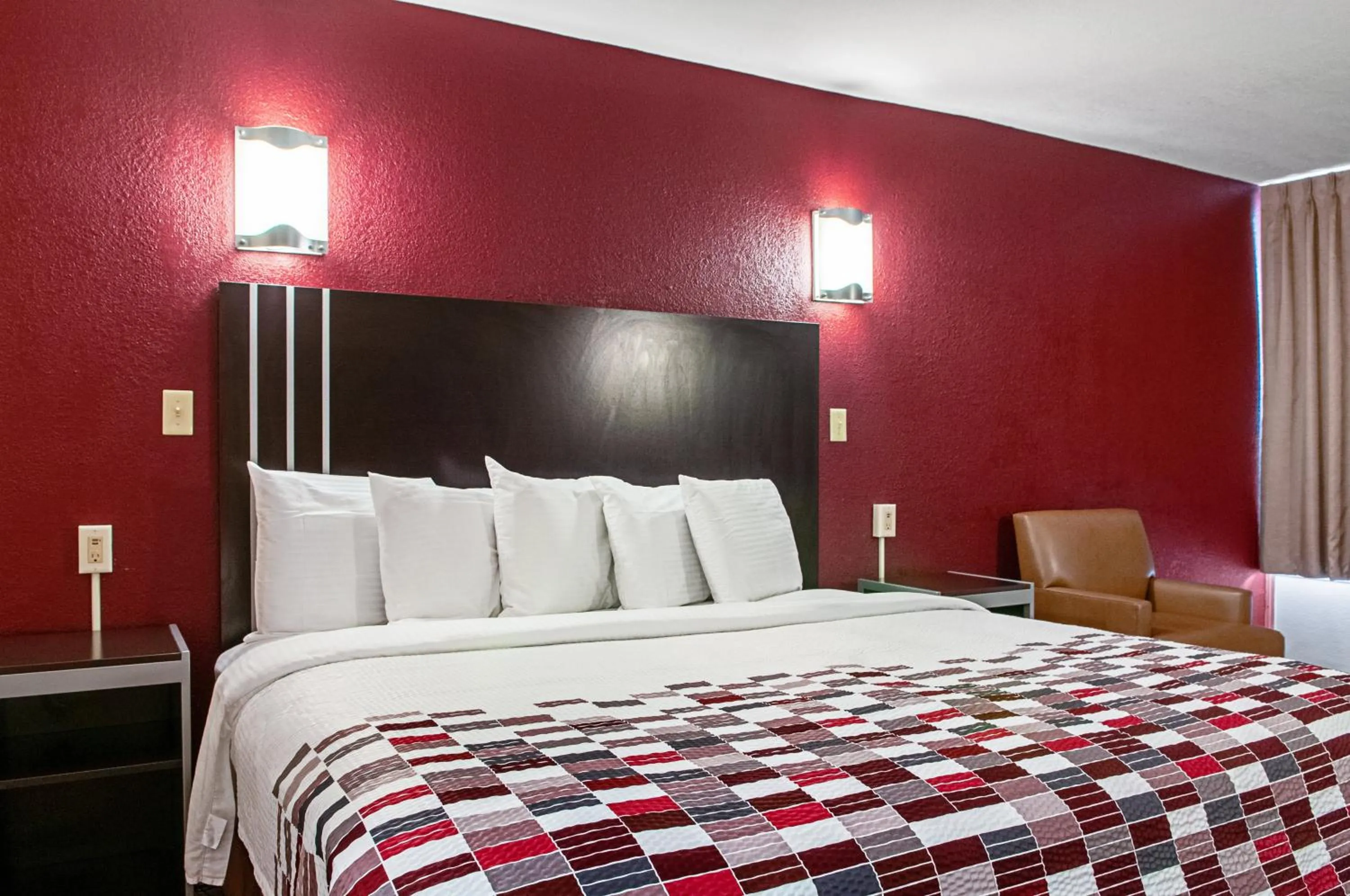 Superior King Room Disability Access Non-Smoking in Red Roof Inn Slidell