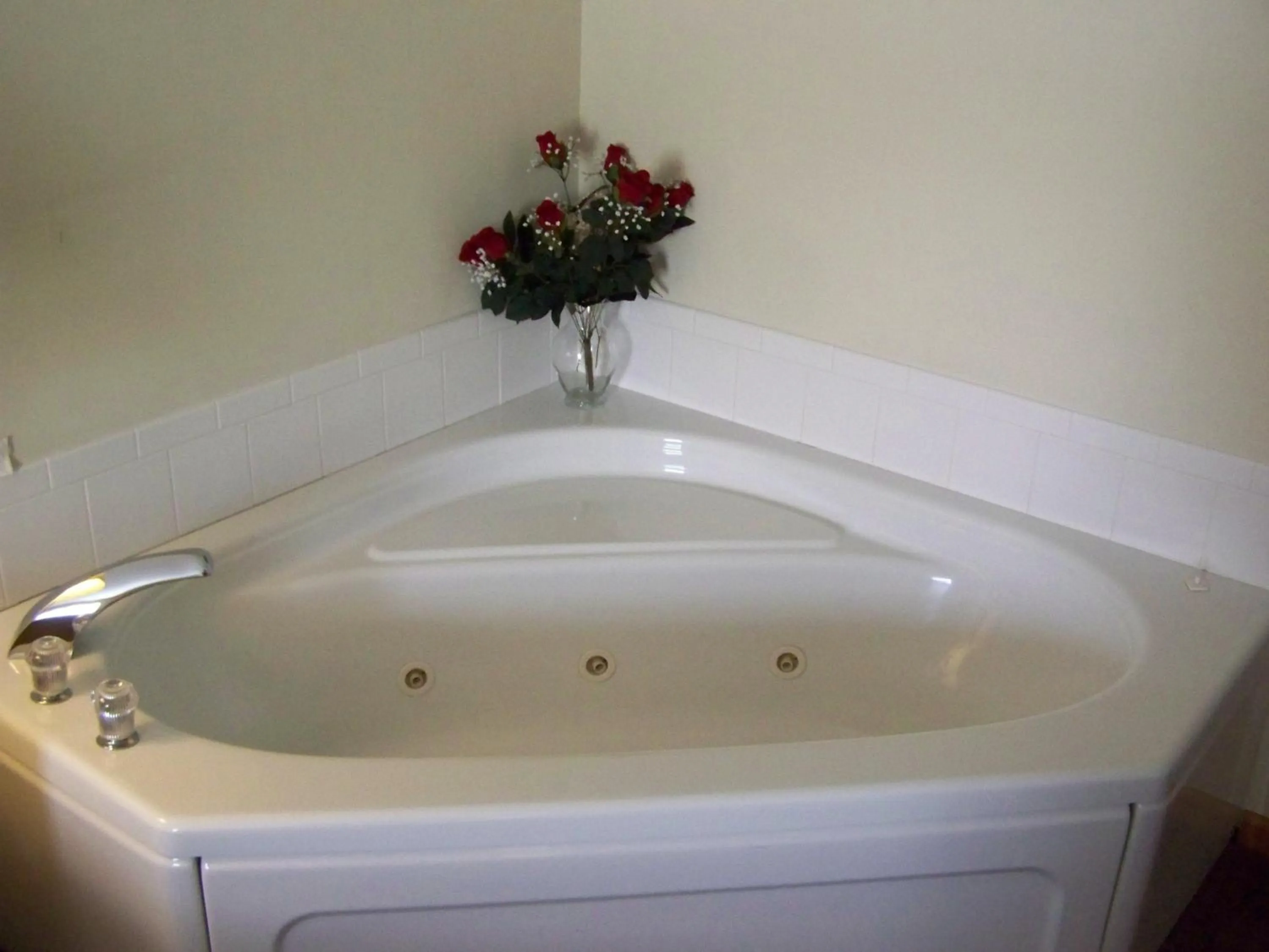 King Room with Spa Bath - Non-Smoking in Brook Pointe Resort