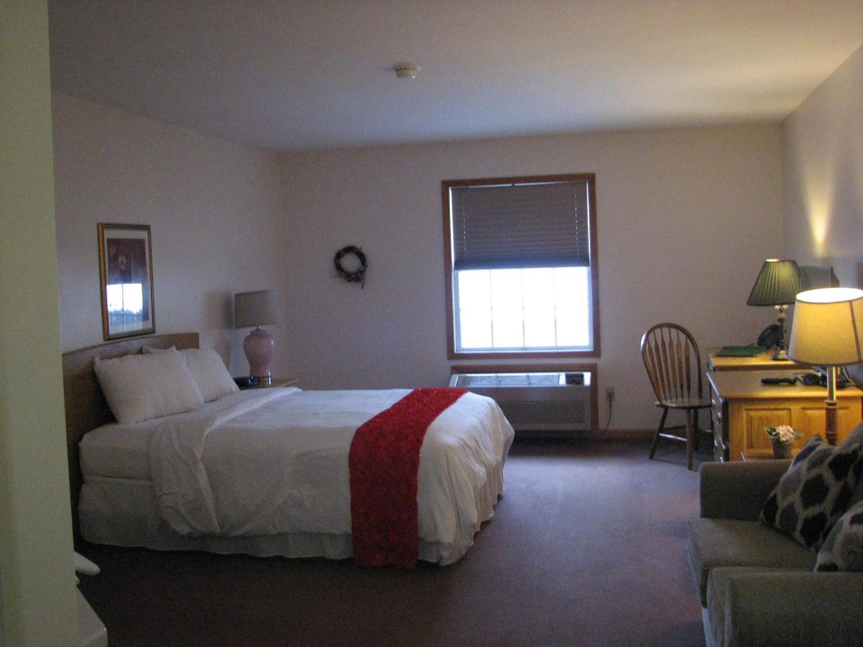 Queen Room with Spa Bath - Non Smoking in Brook Pointe Resort