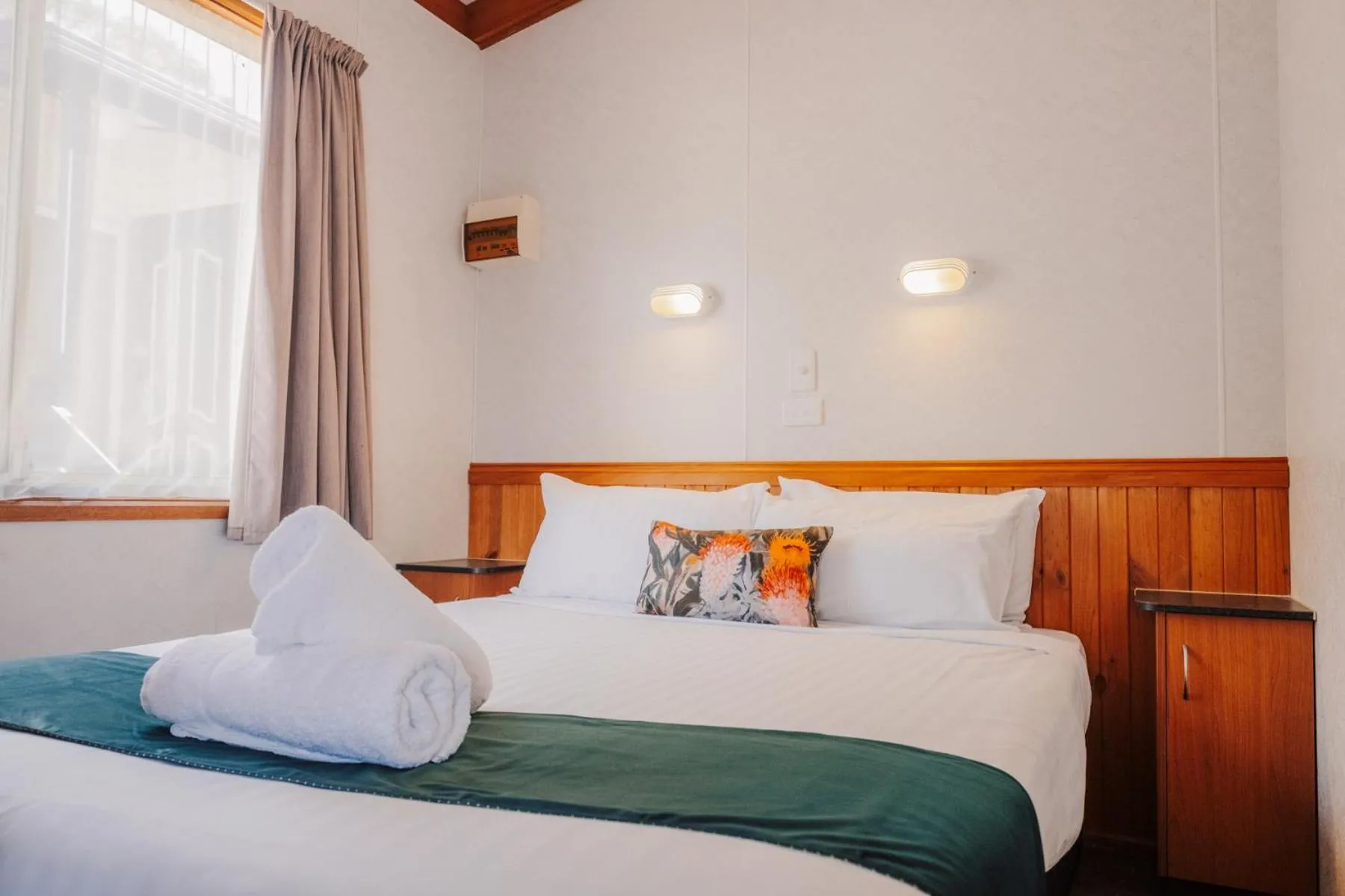 Wattle Glen Premium Cabin (2 Bedroom) in Alivio Tourist Park Canberra