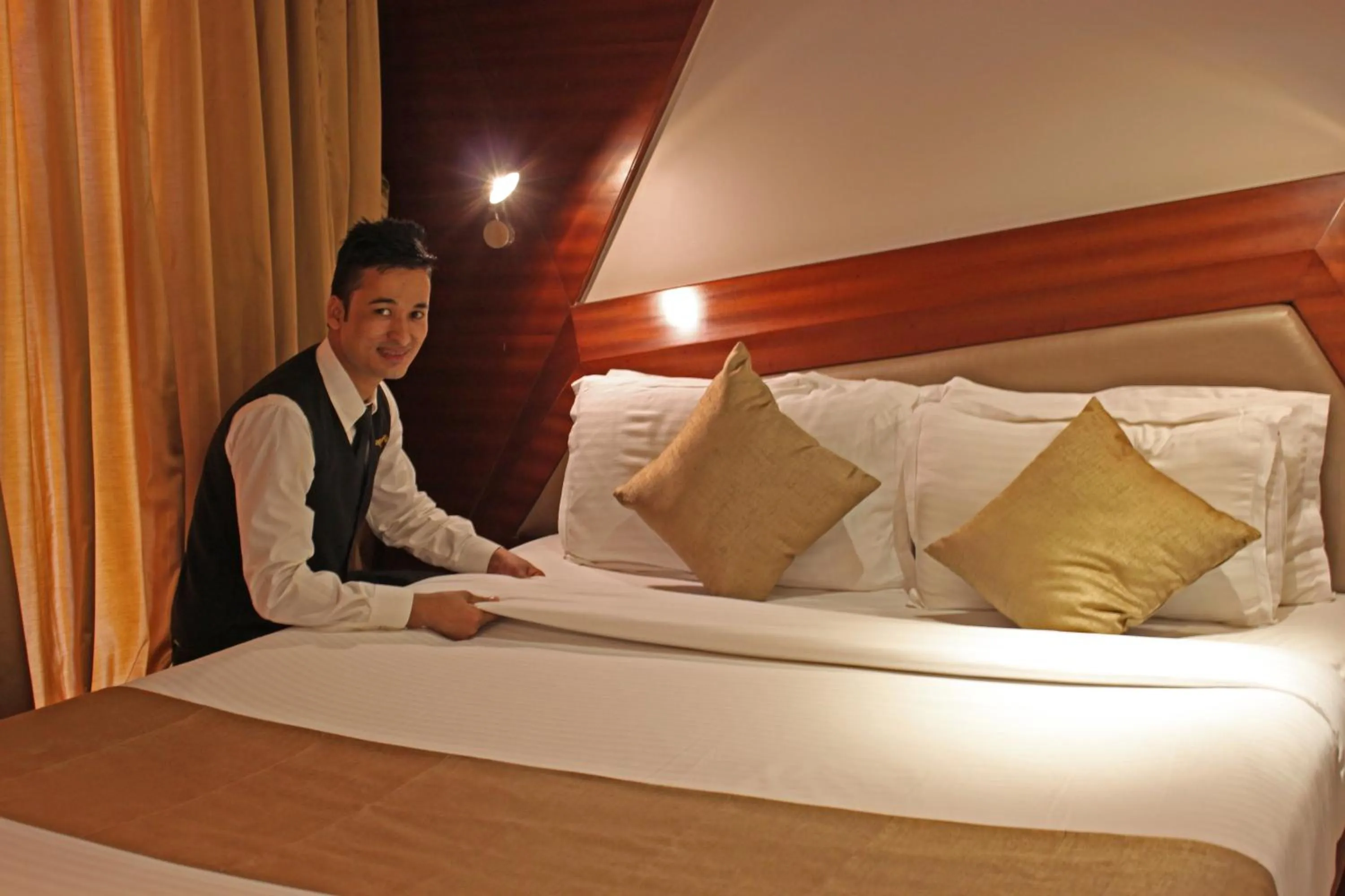 Superior Double or Twin Room with Airport Transfers in Dragonfly Hotel - The Art Hotel